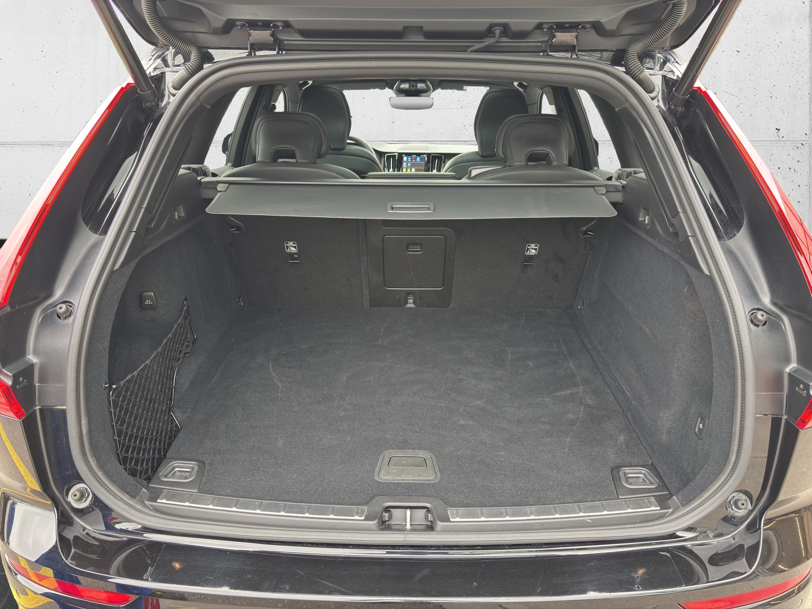 VOLVO XC60 B5 Benzin Mild Hybrid AWD Ultra Dark Geartronic mit AHK, Panorama-Ausstell-/Schiebedach & fortl. Werksgarantie 5 Jahre-image-7