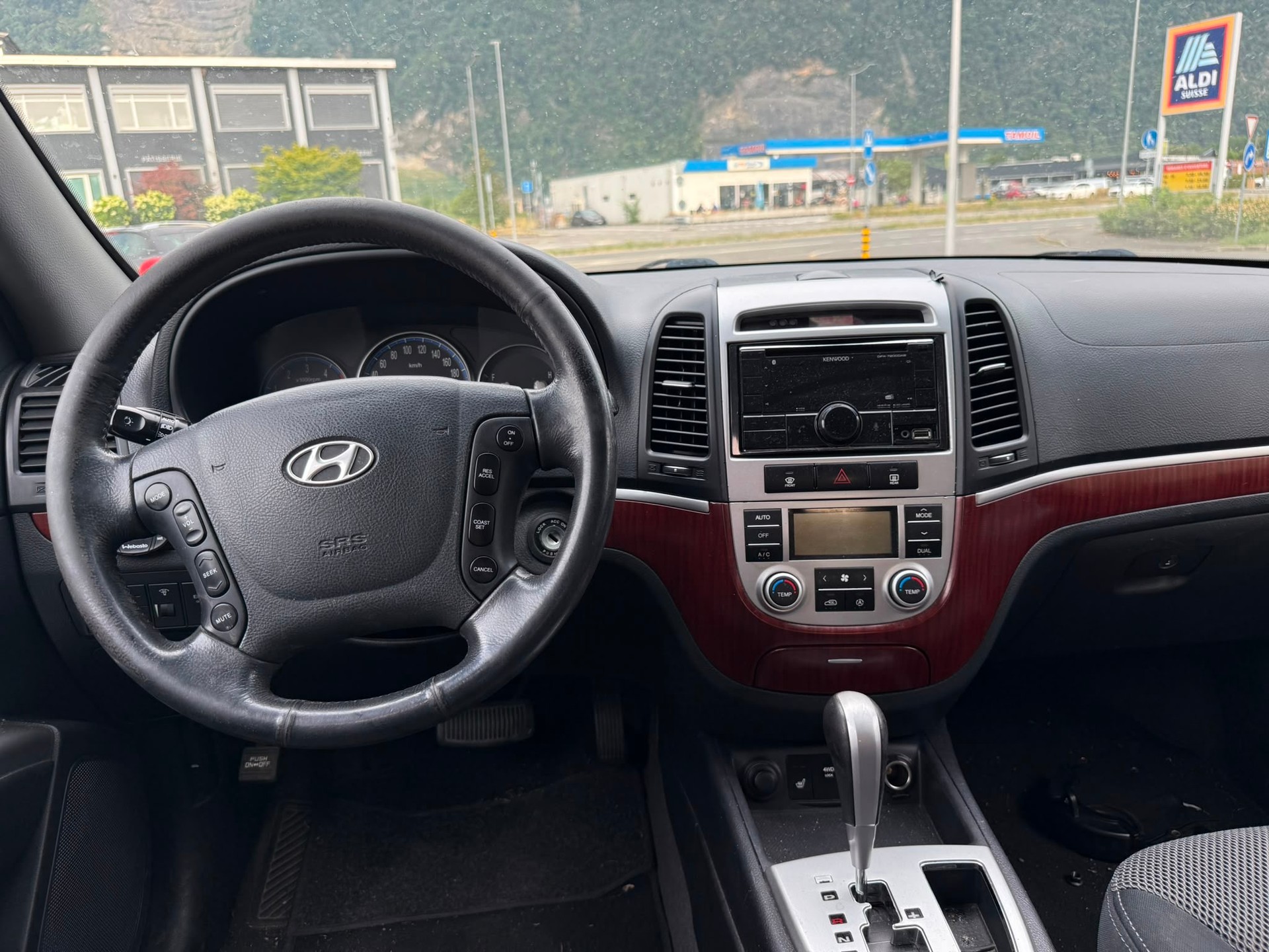 HYUNDAI Santa Fe 2.2 CRDi Style 4WD Automatic-image-11
