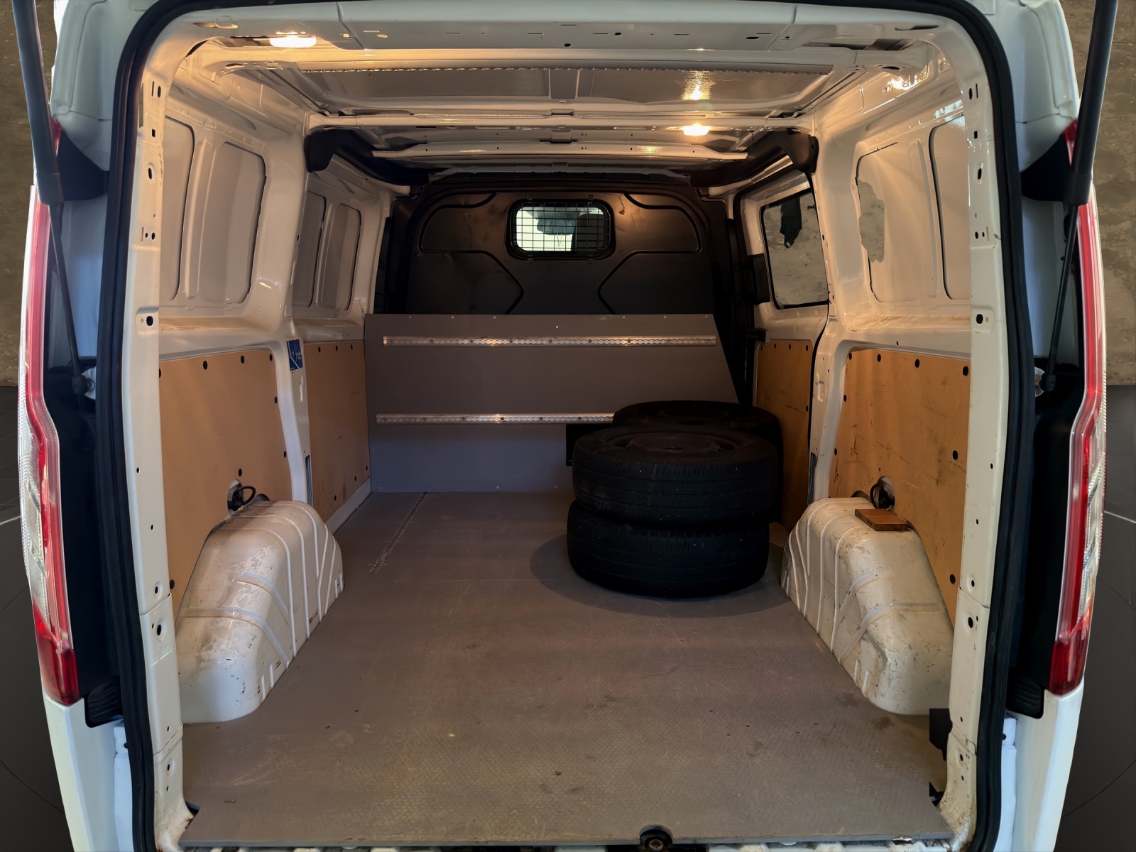 FORD Transit Custom 320 L2H1 Trend-image-8