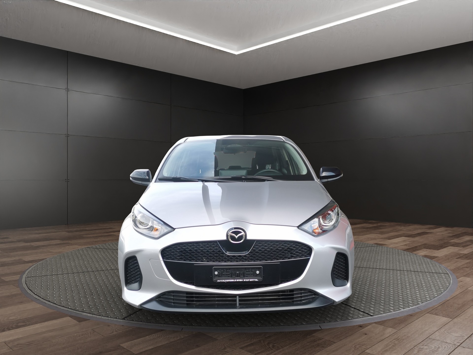 MAZDA 2 Hybrid Centre-line-showroom-element-2