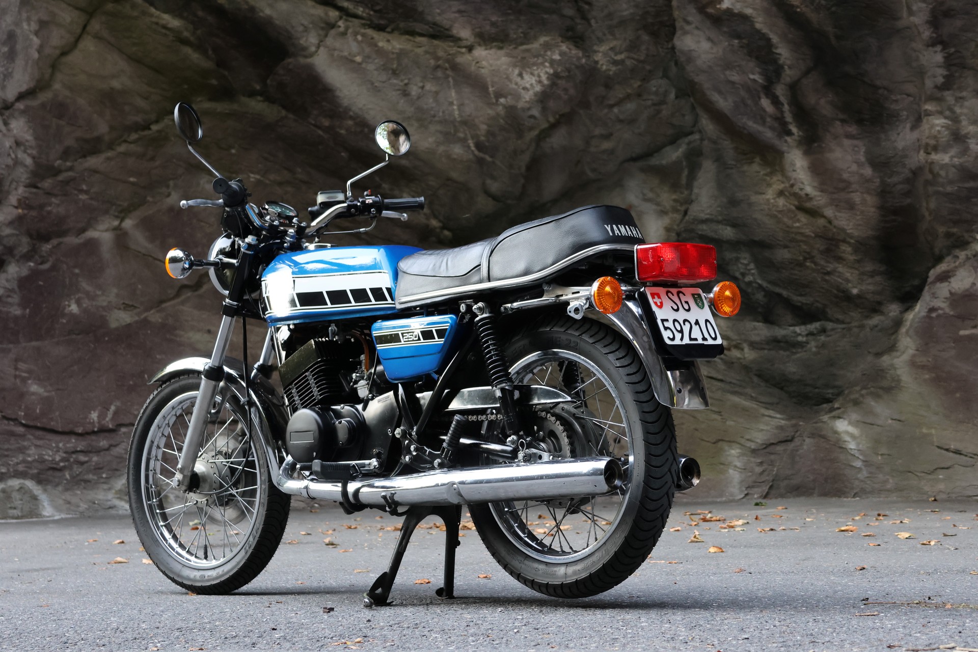 YAMAHA RD 250-image-1