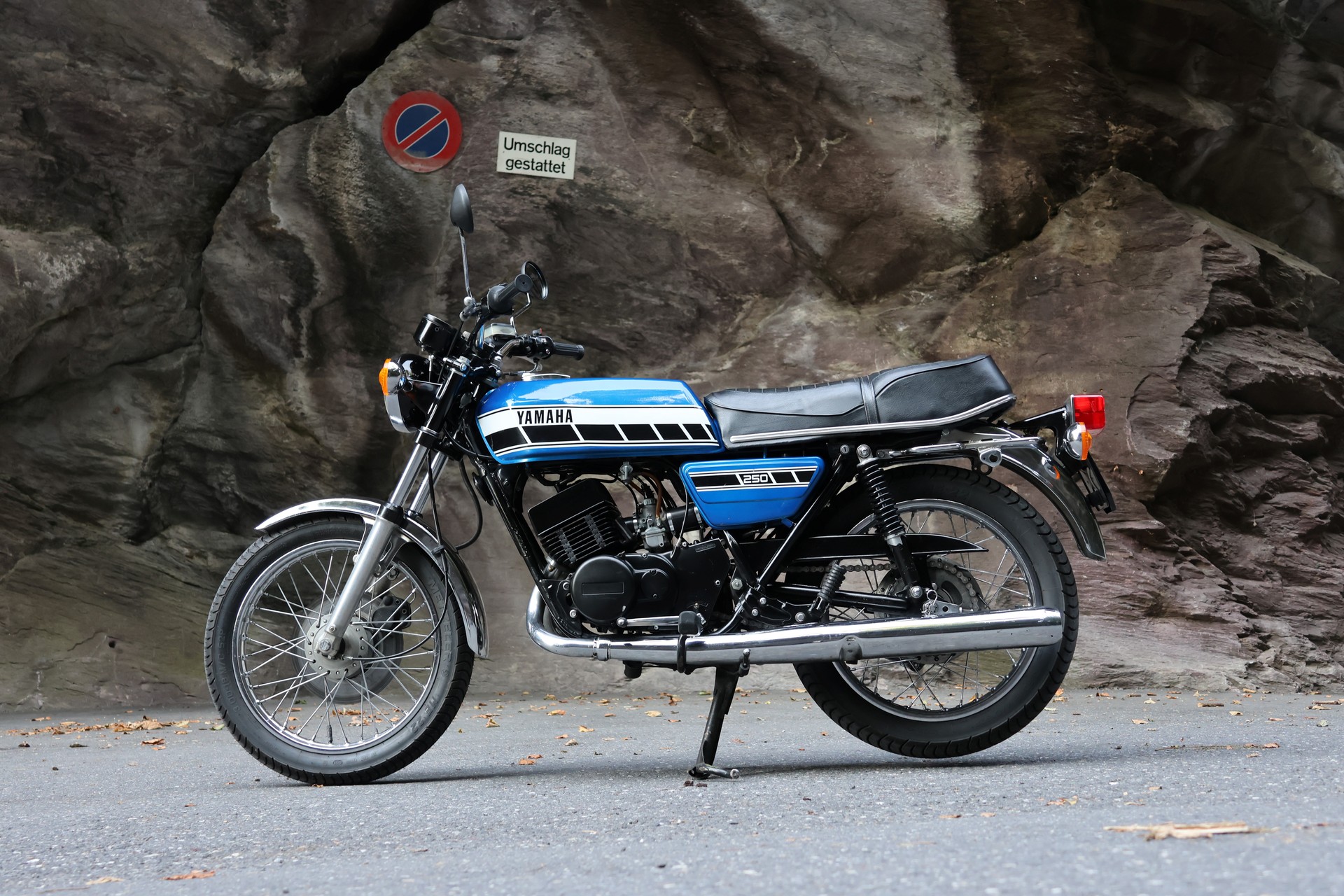 YAMAHA RD 250-image-2