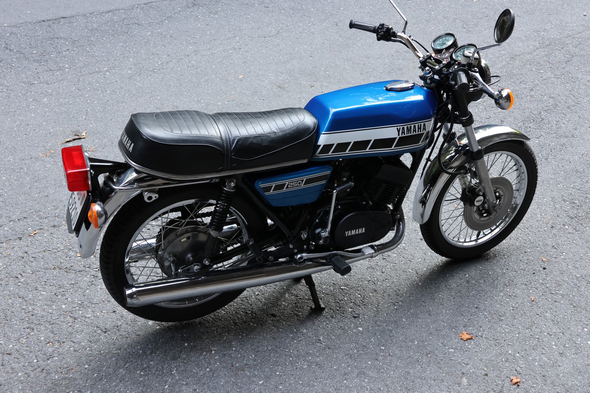 YAMAHA RD 250-image-4