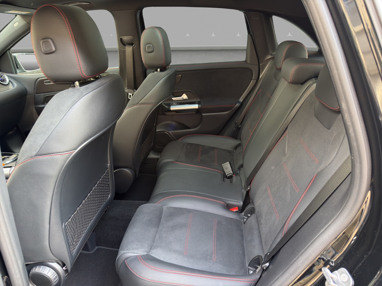 MERCEDES-BENZ B 250 4M - AMG / DISTRONIC / Panorama-Dach / Multibeam LED-image-13