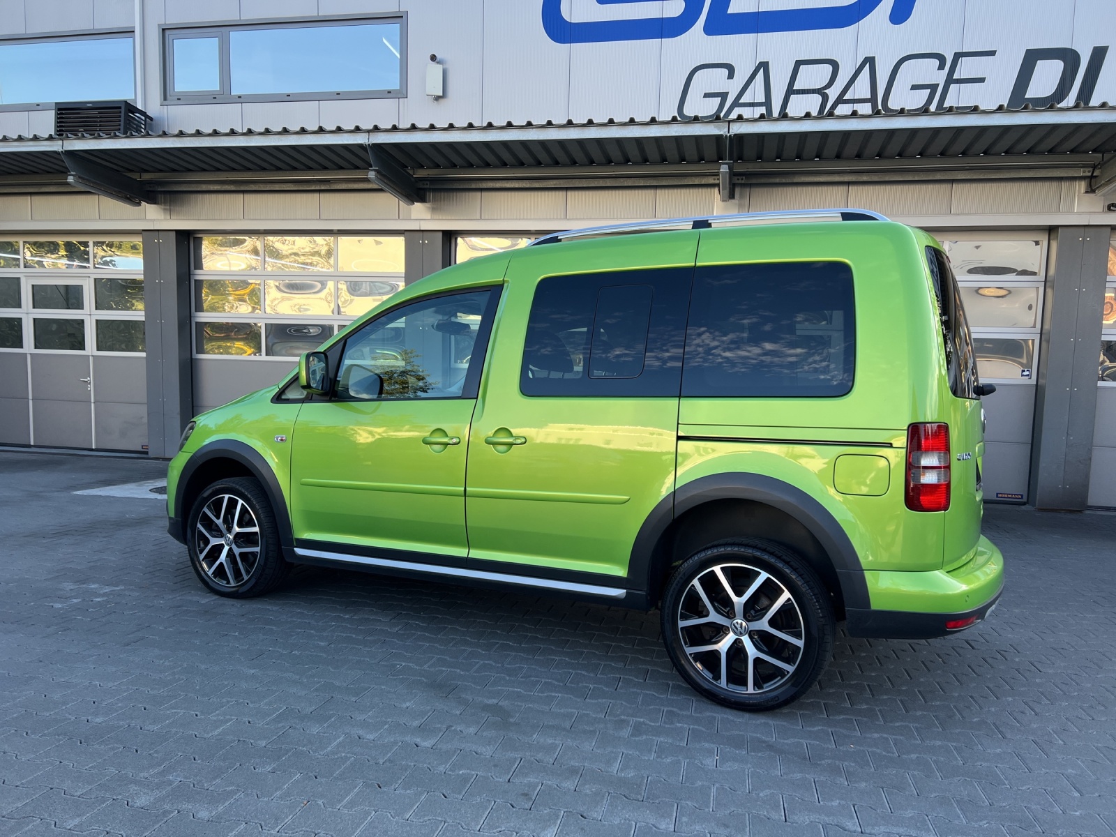 VW Cross Caddy 2.0 TDI 4Motion DSG-showroom-element-2