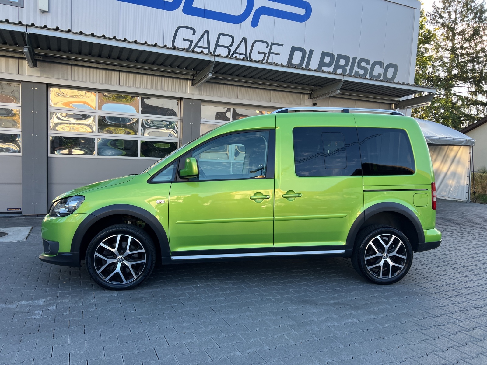 VW Cross Caddy 2.0 TDI 4Motion DSG-showroom-element-1