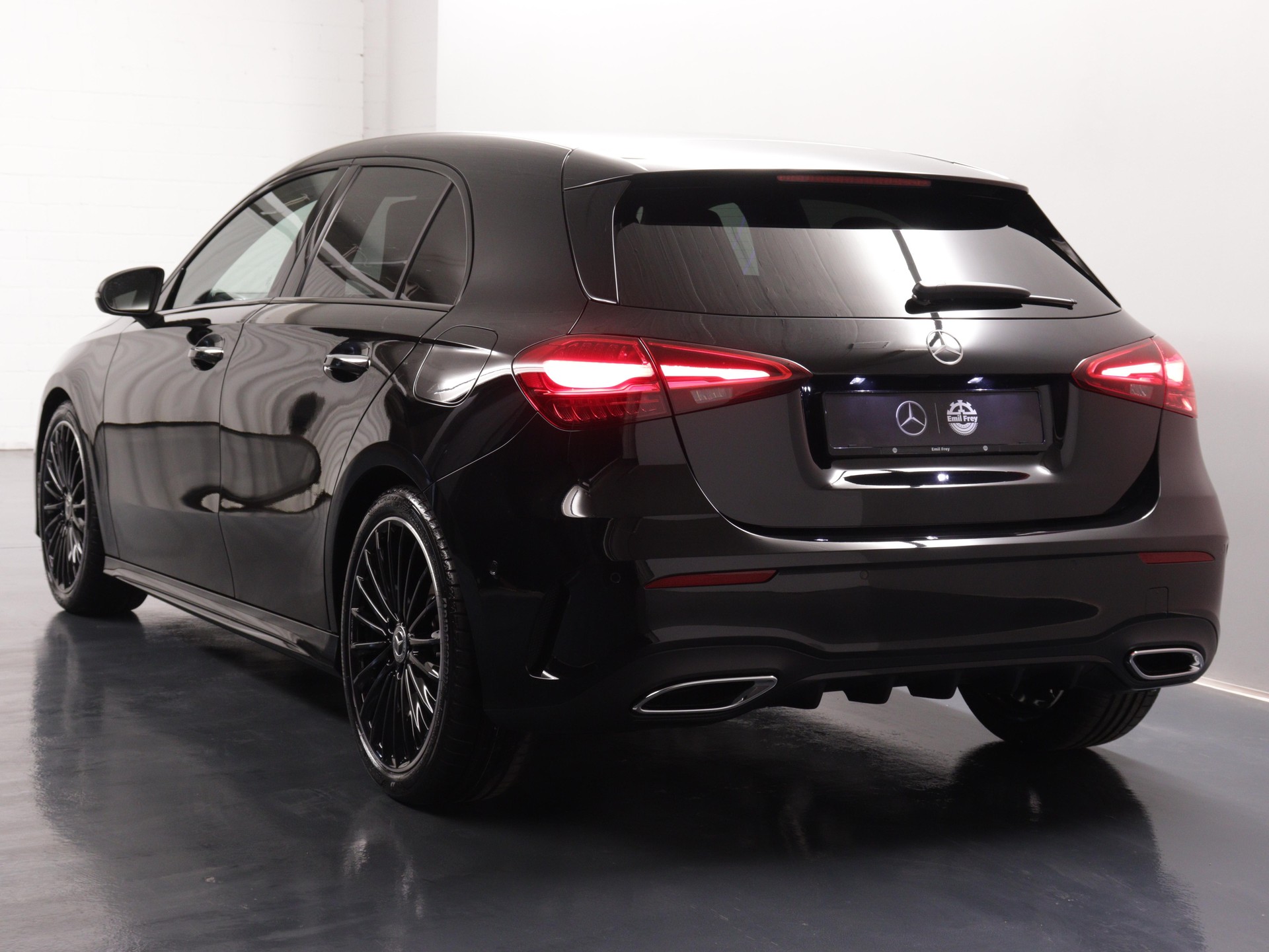 MERCEDES-BENZ A 200 Night Star AMG Line-image-4