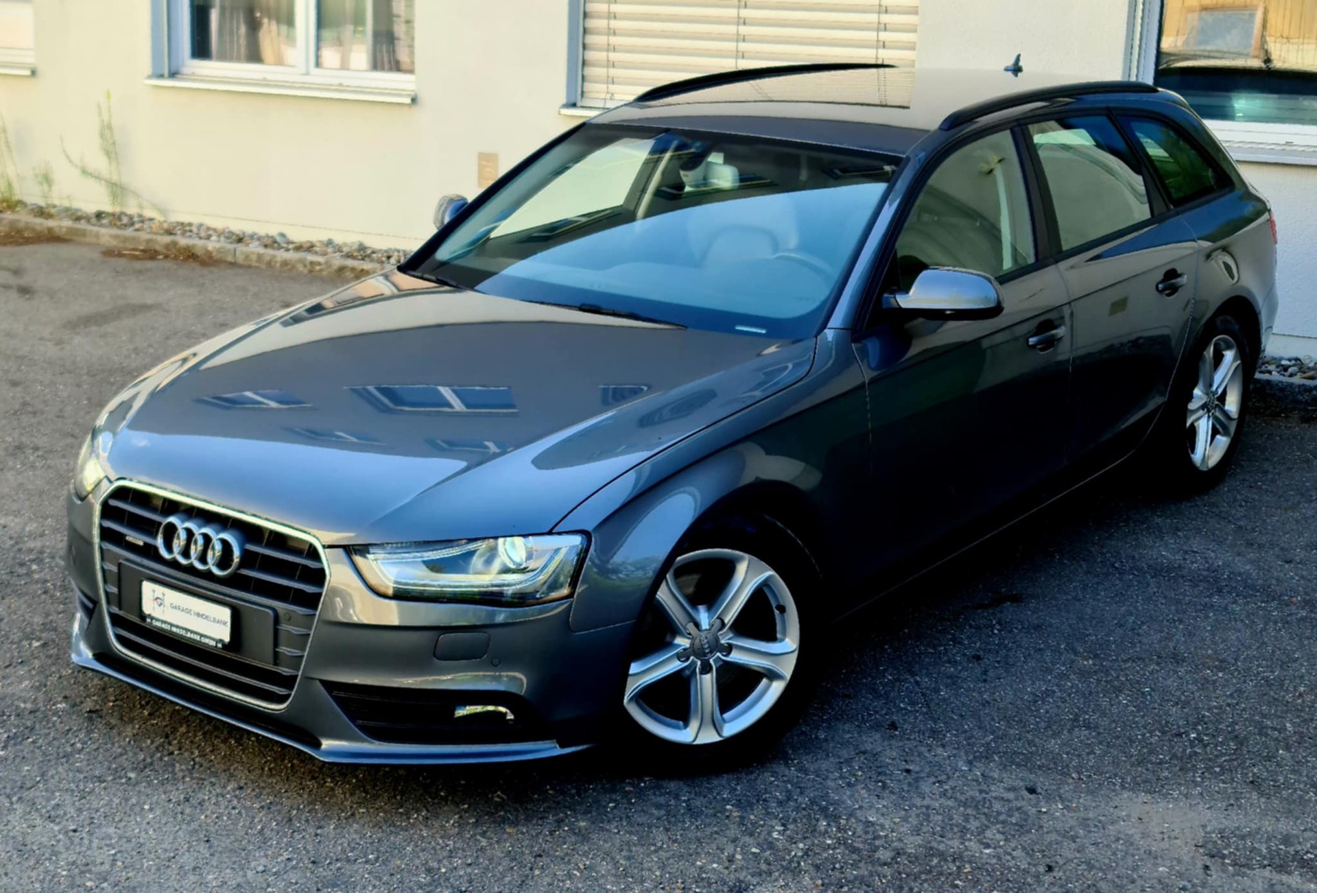 AUDI A4 Avant 2.0 TDI quattro S-tronic-showroom-element-1