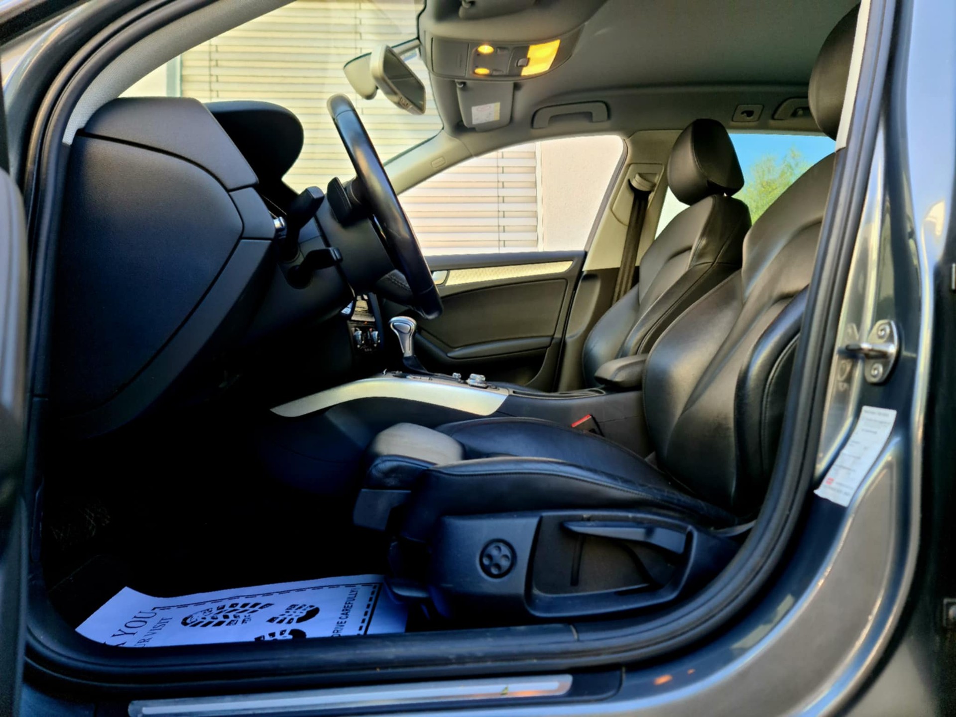 AUDI A4 Avant 2.0 TDI quattro S-tronic-image-17
