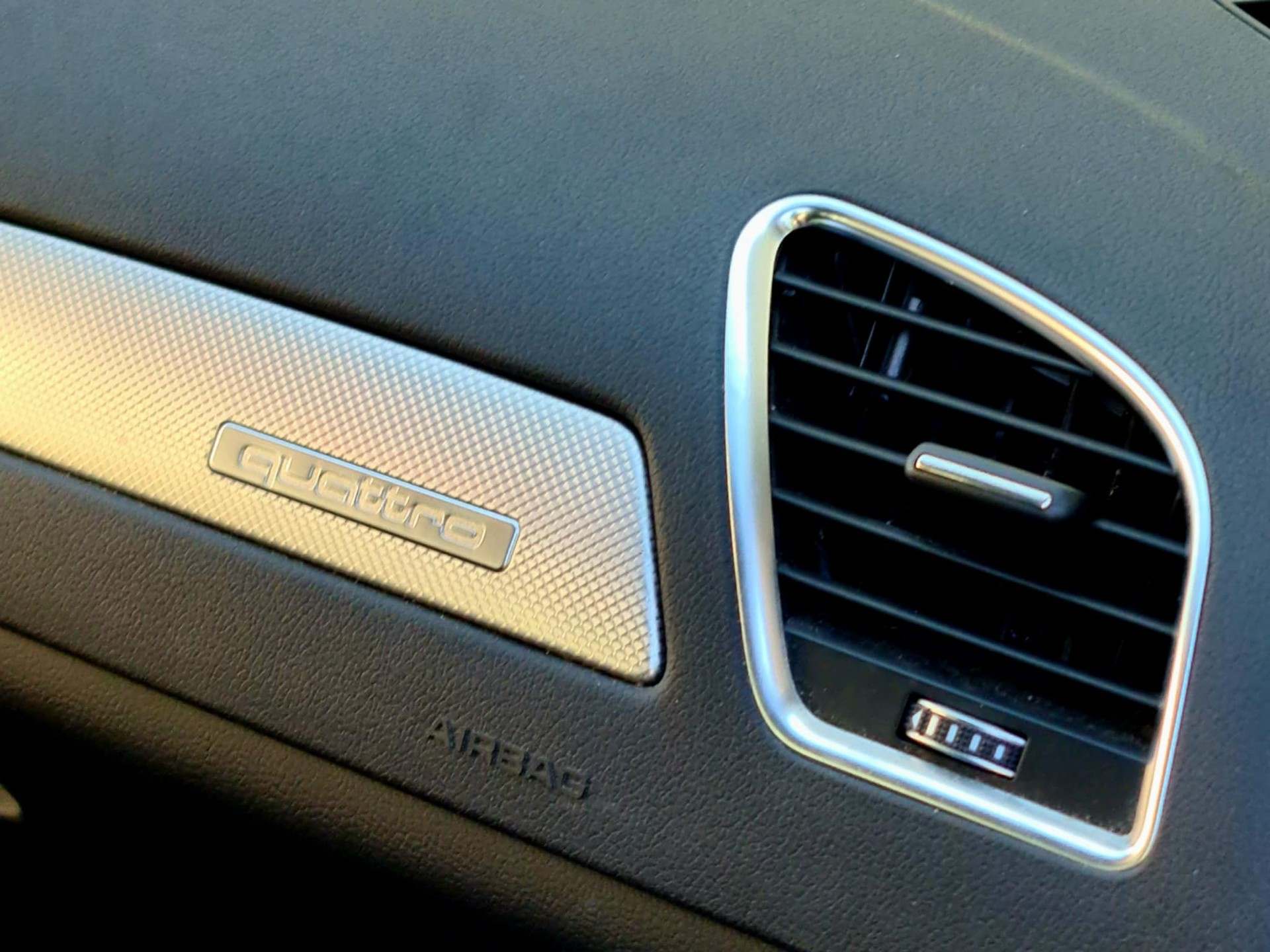 AUDI A4 Avant 2.0 TDI quattro S-tronic-image-16