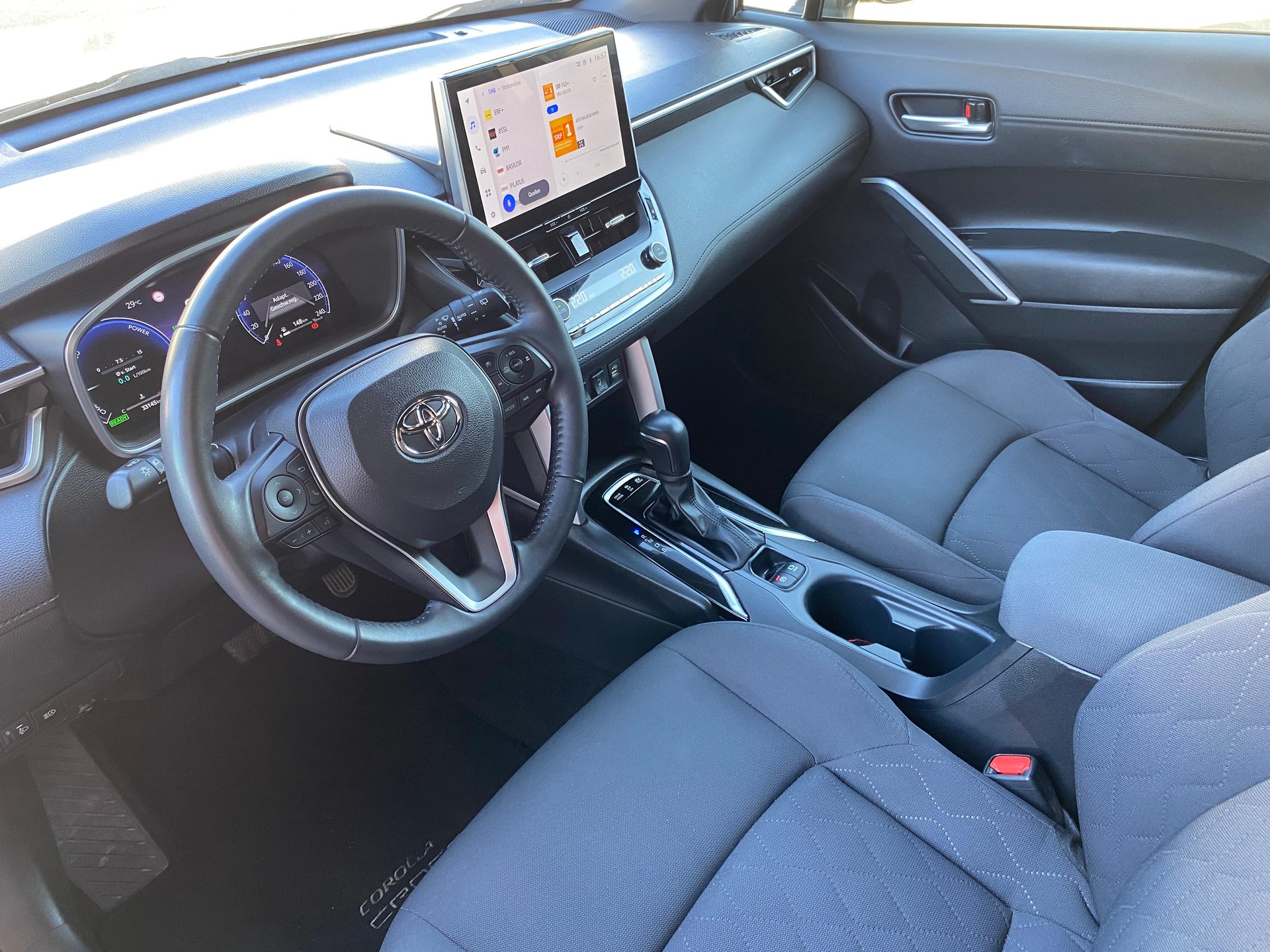 TOYOTA Corolla Cross 2.0 HSD Comfort AWD-i-image-4