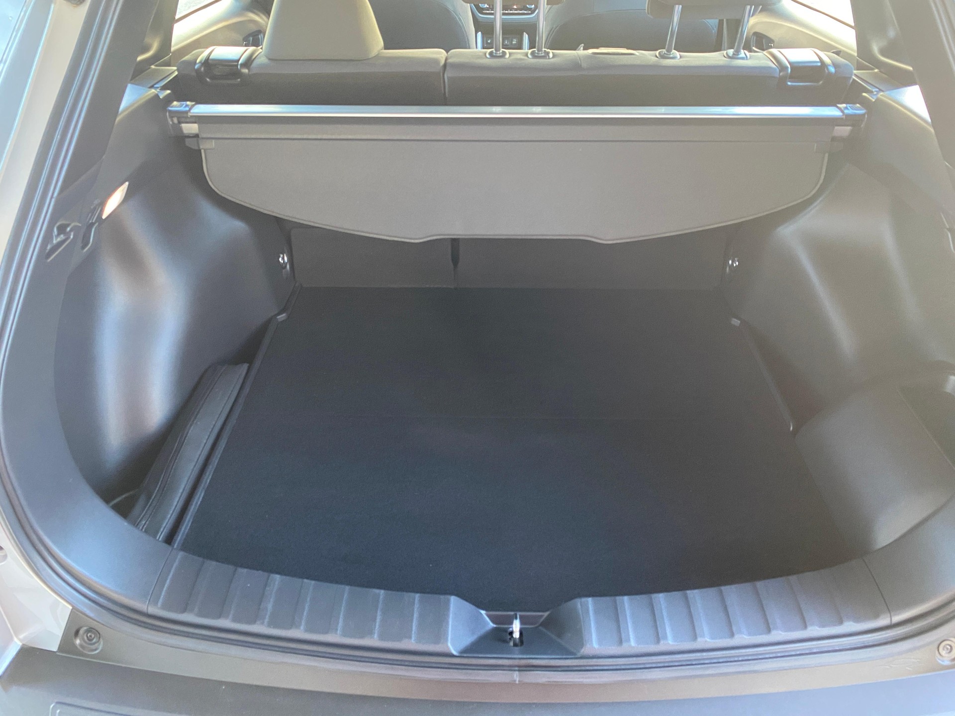 TOYOTA Corolla Cross 2.0 HSD Comfort AWD-i-image-9