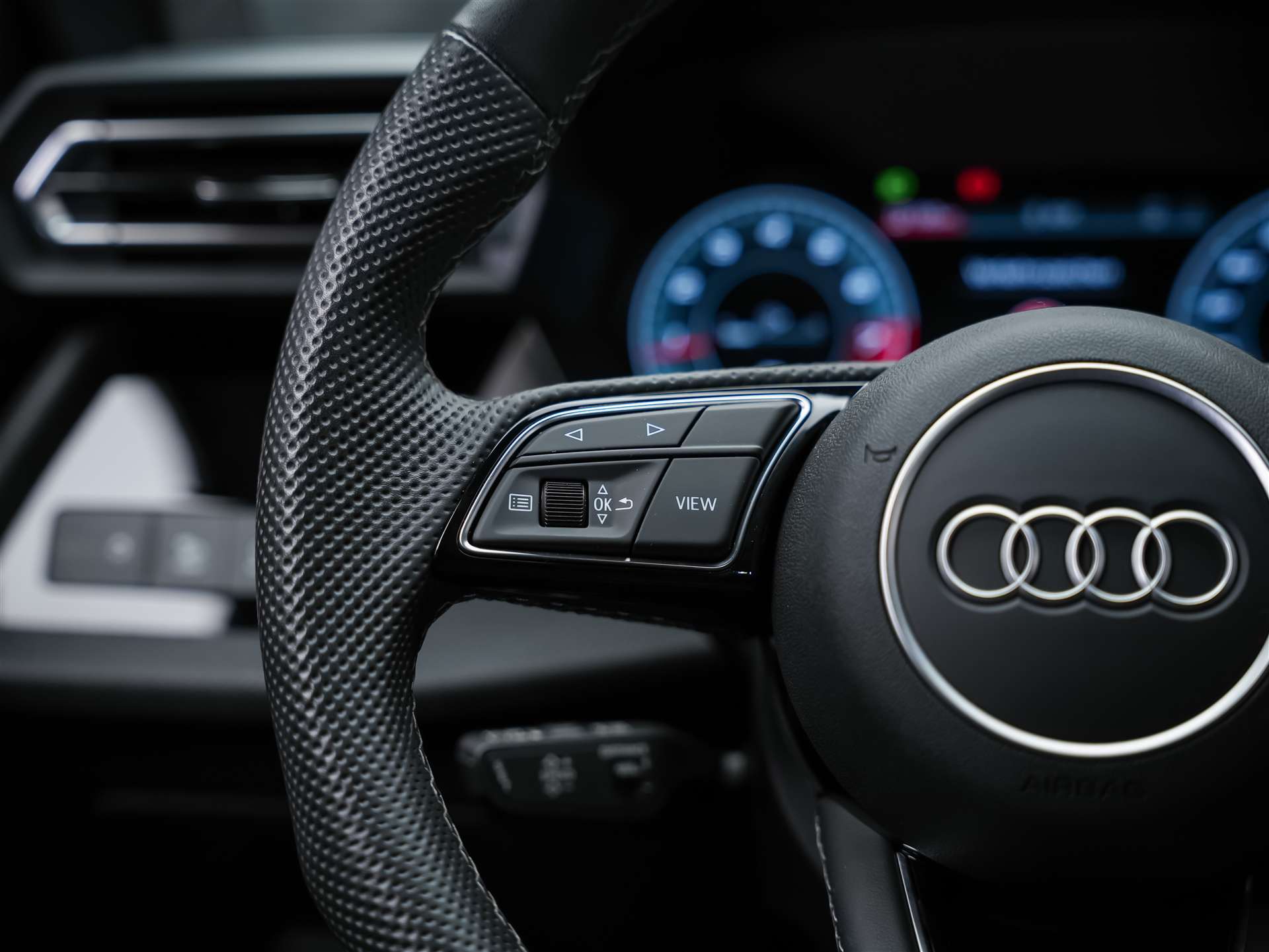 AUDI S3 Sportback TFSI quattro S-tronic *Facelift*El. Sitze*Kamera*-image-24