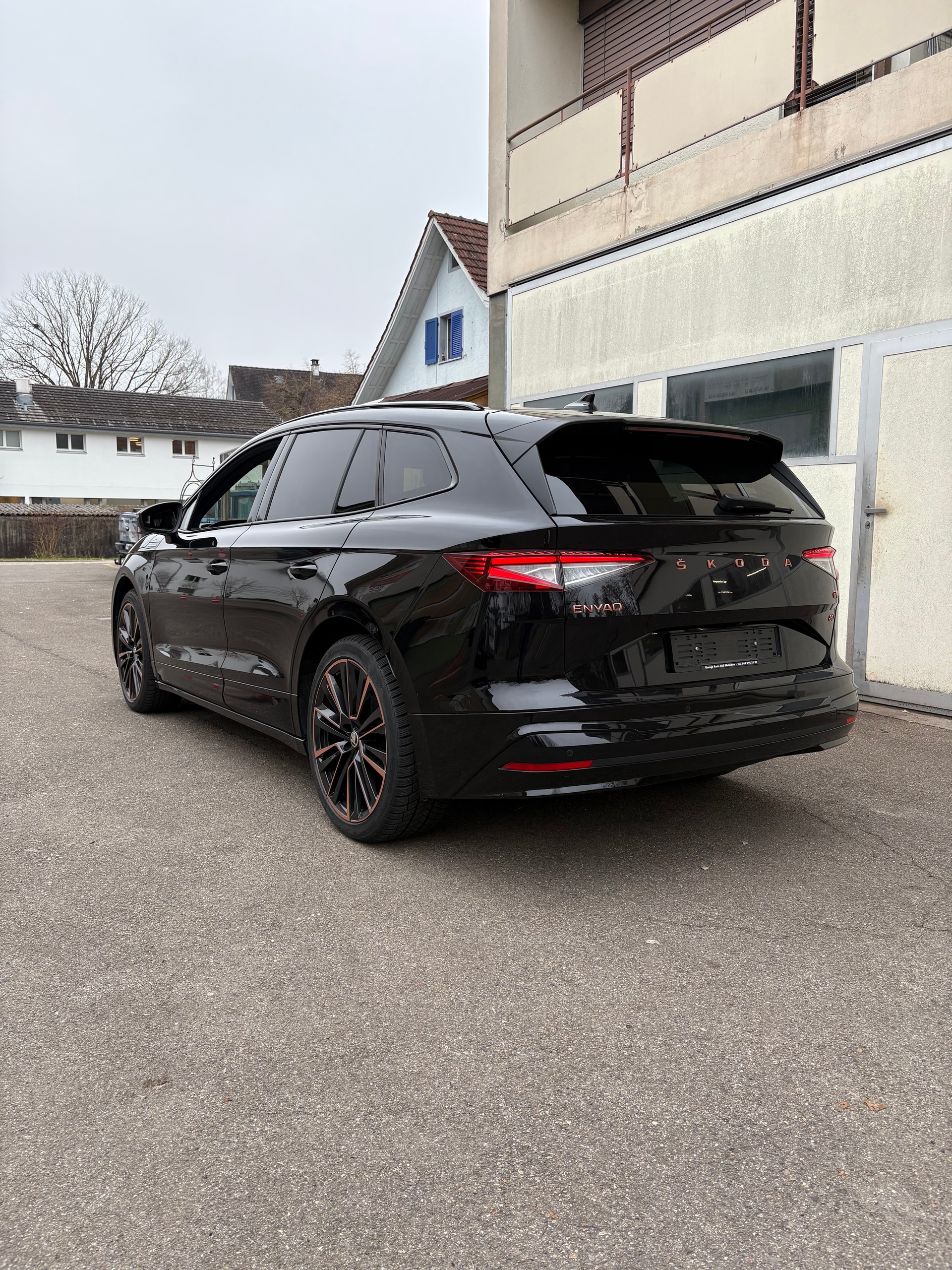 SKODA Enyaq iV 80x Founders Edition-showroom-element-3