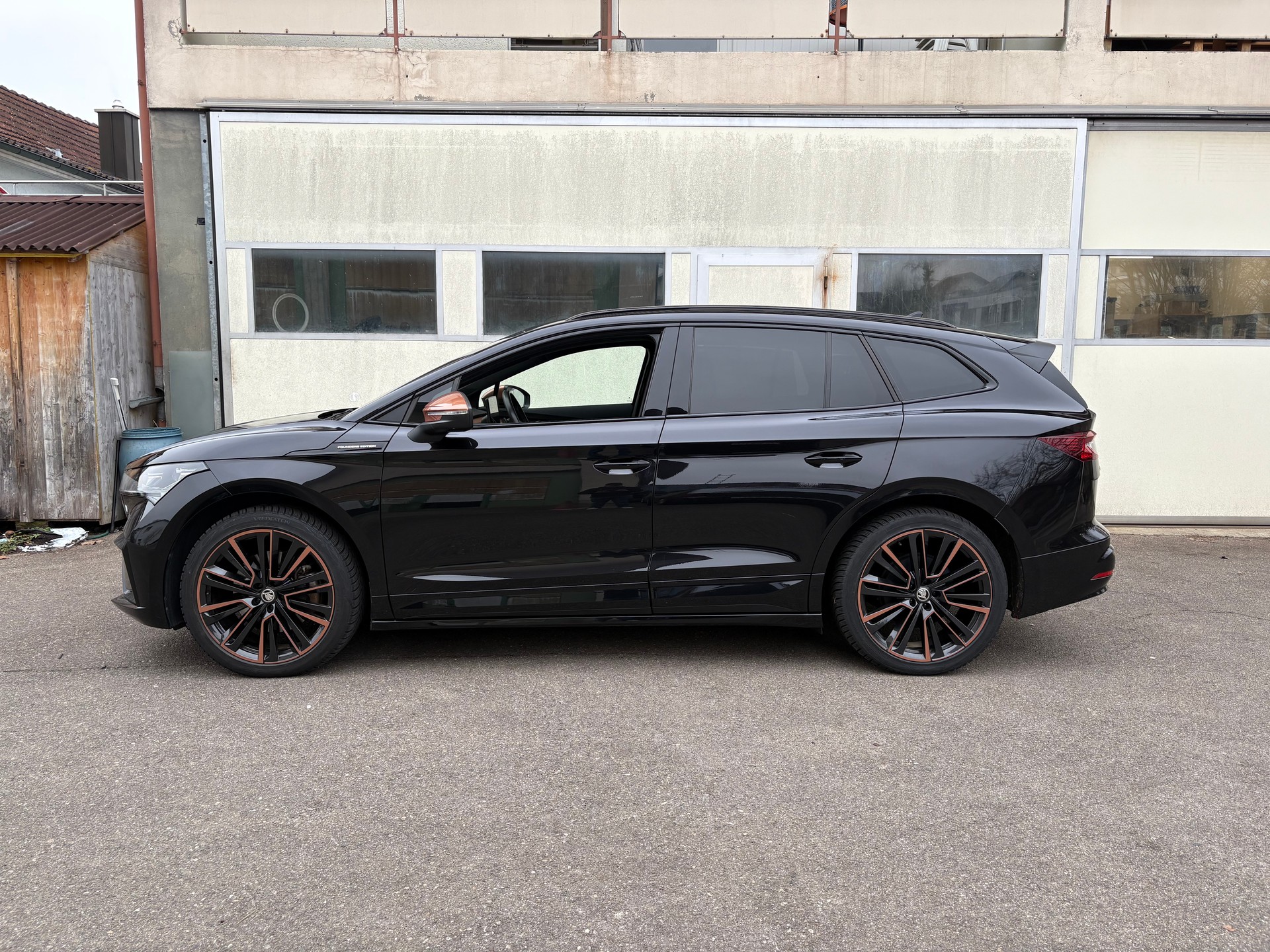 SKODA Enyaq iV 80x Founders Edition-showroom-element-2