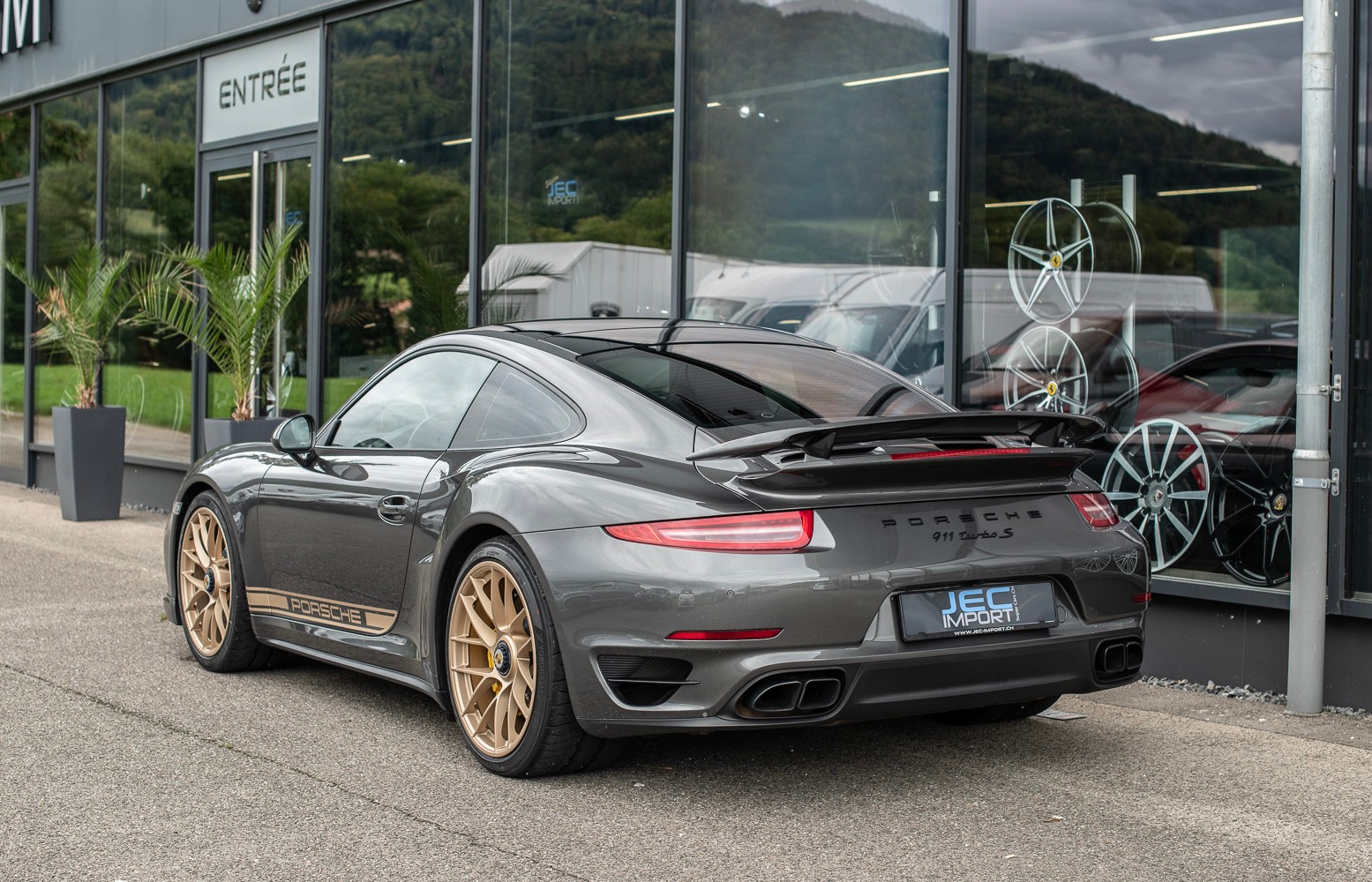 PORSCHE 911 Turbo S-showroom-element-3