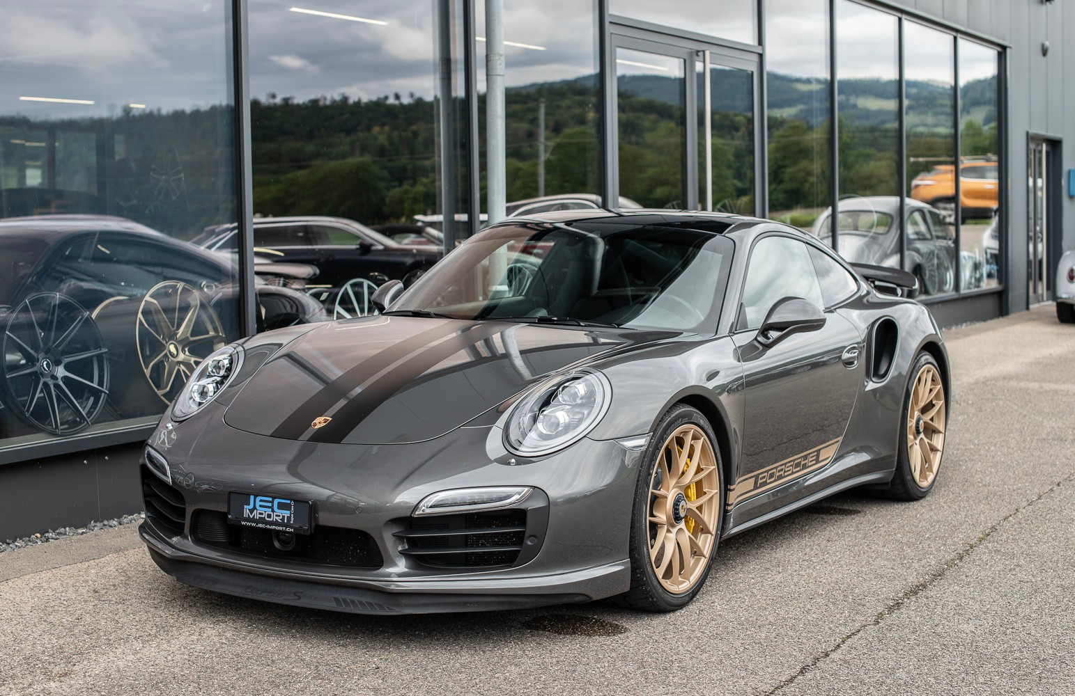 PORSCHE 911 Turbo S-showroom-element-2
