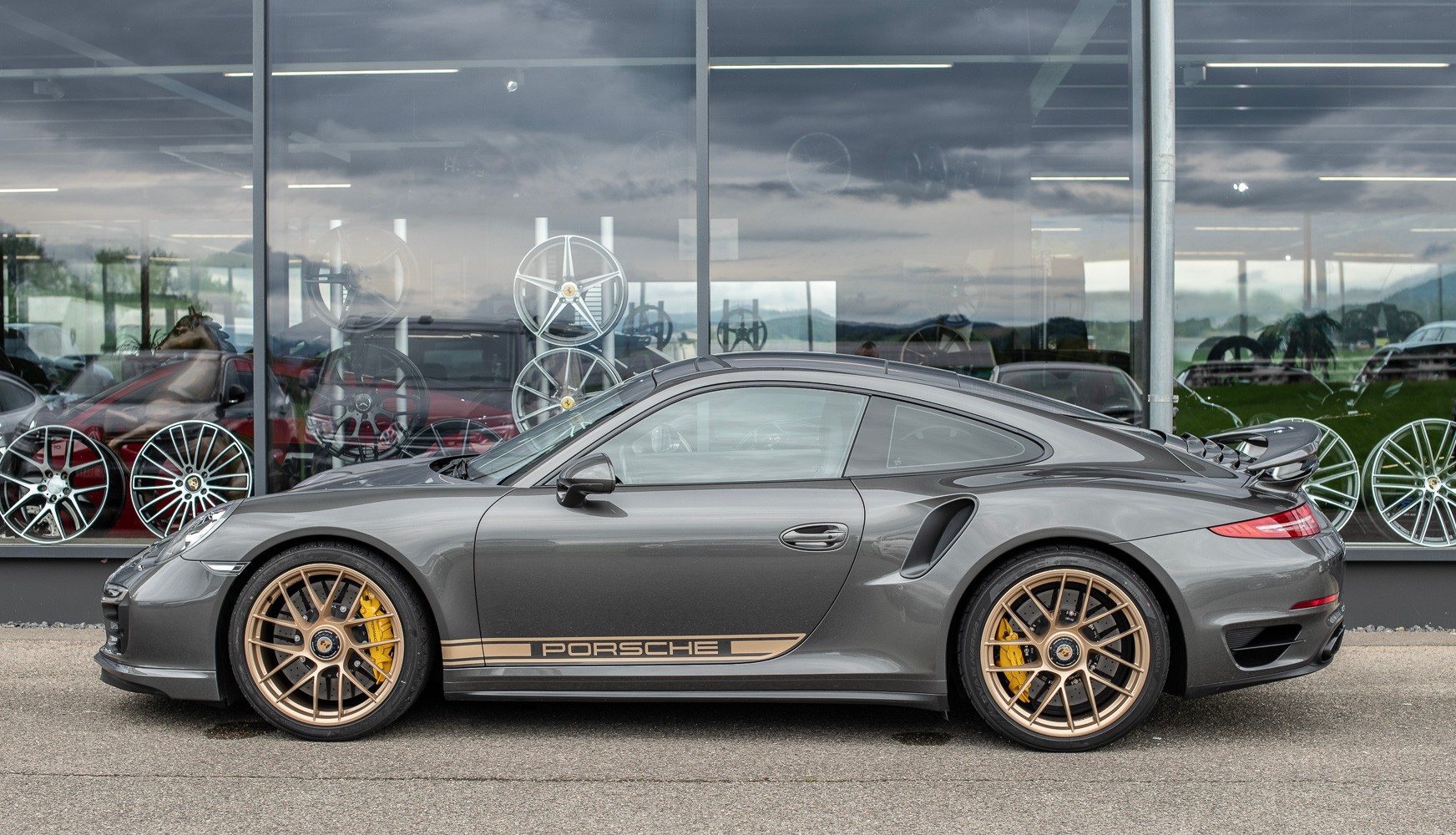 PORSCHE 911 Turbo S