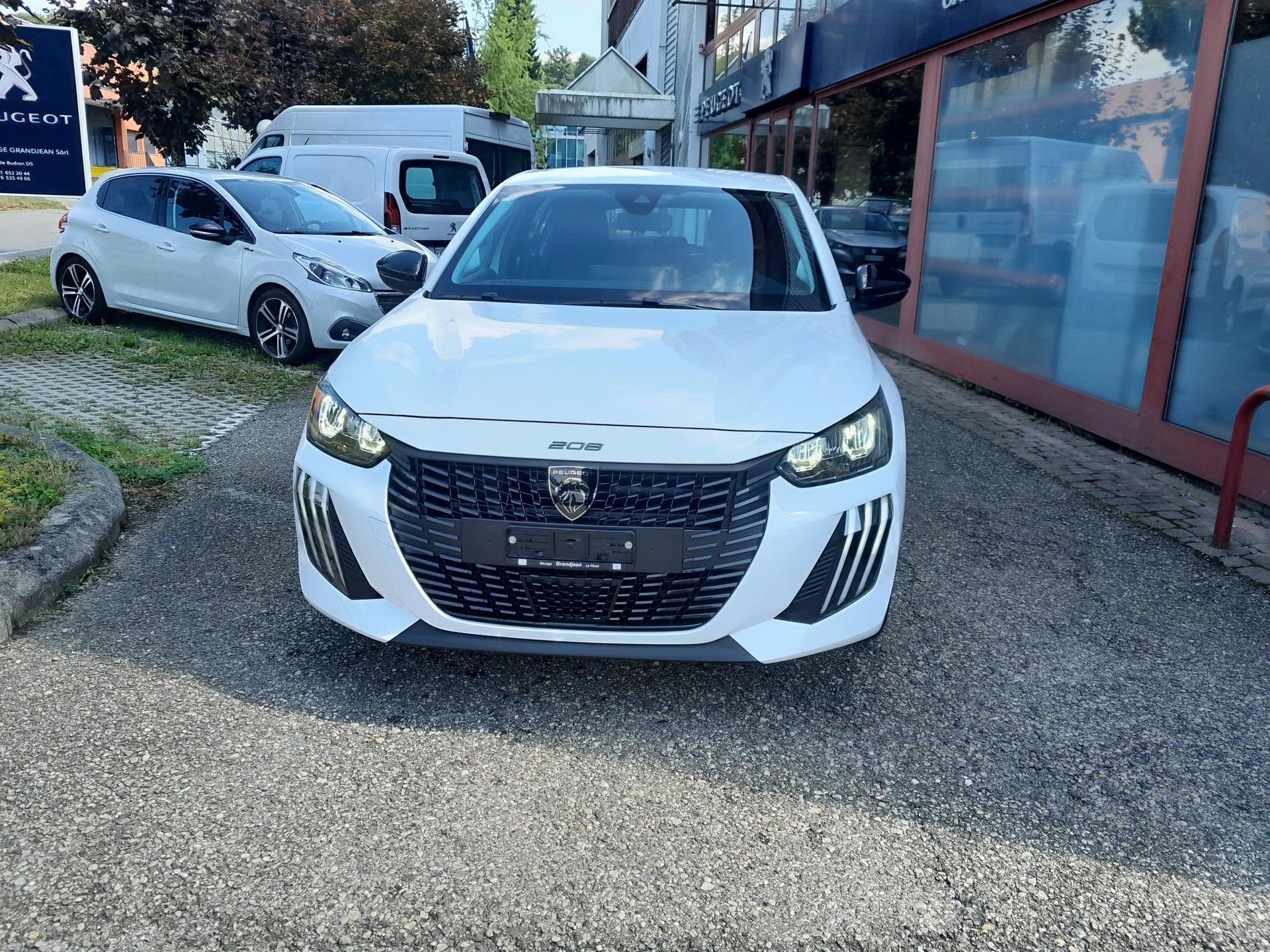 PEUGEOT 208 Elektrik 100 kW Style-image-3