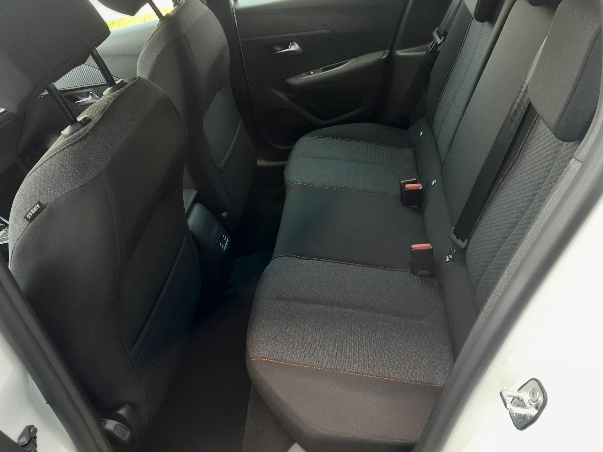 PEUGEOT 208 Elektrik 100 kW Style-image-8