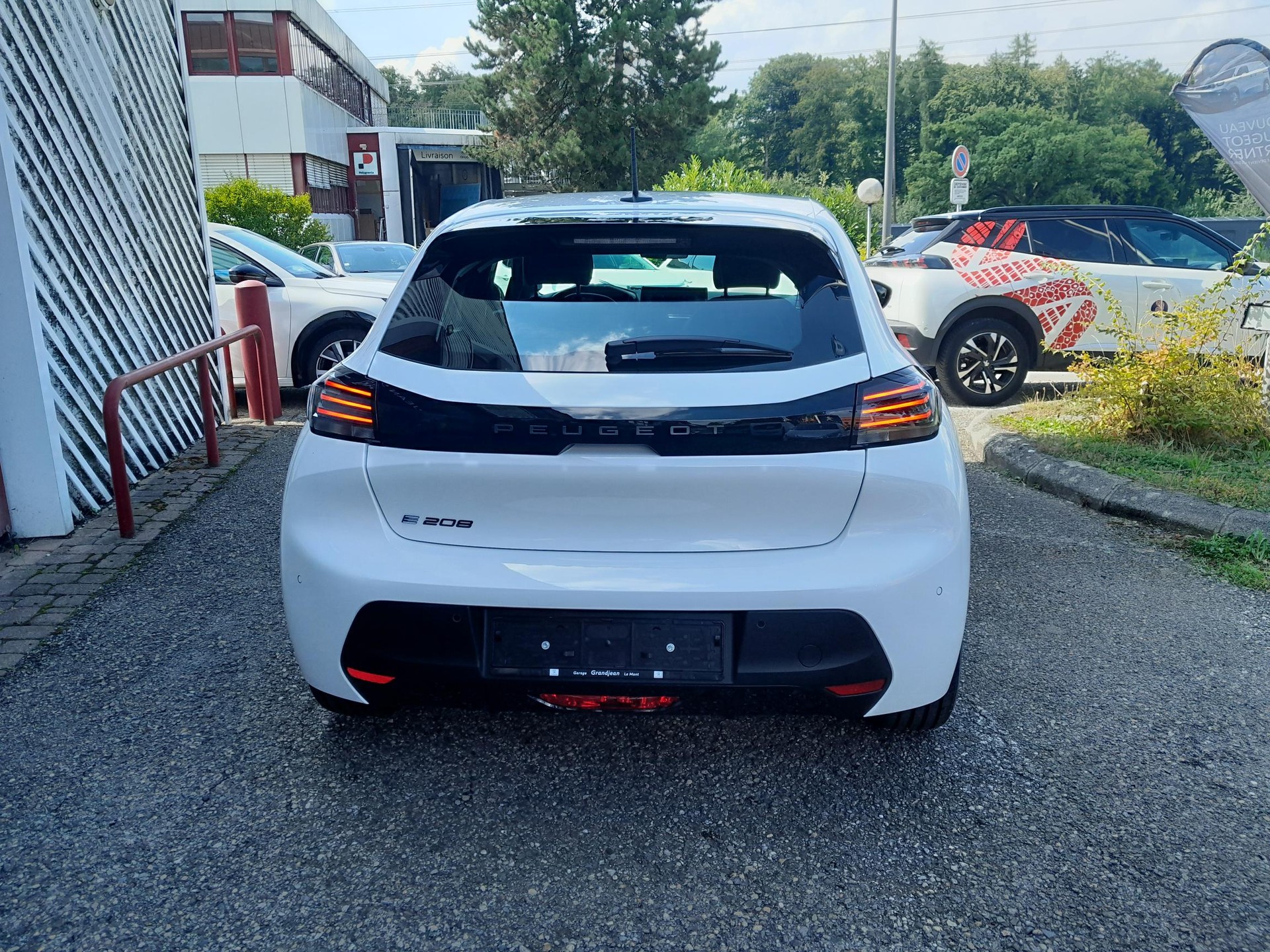 PEUGEOT 208 Elektrik 100 kW Style-image-4