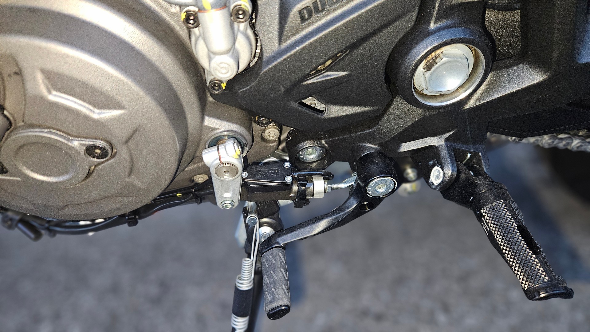 DUCATI Monster Senna-showroom-element-3