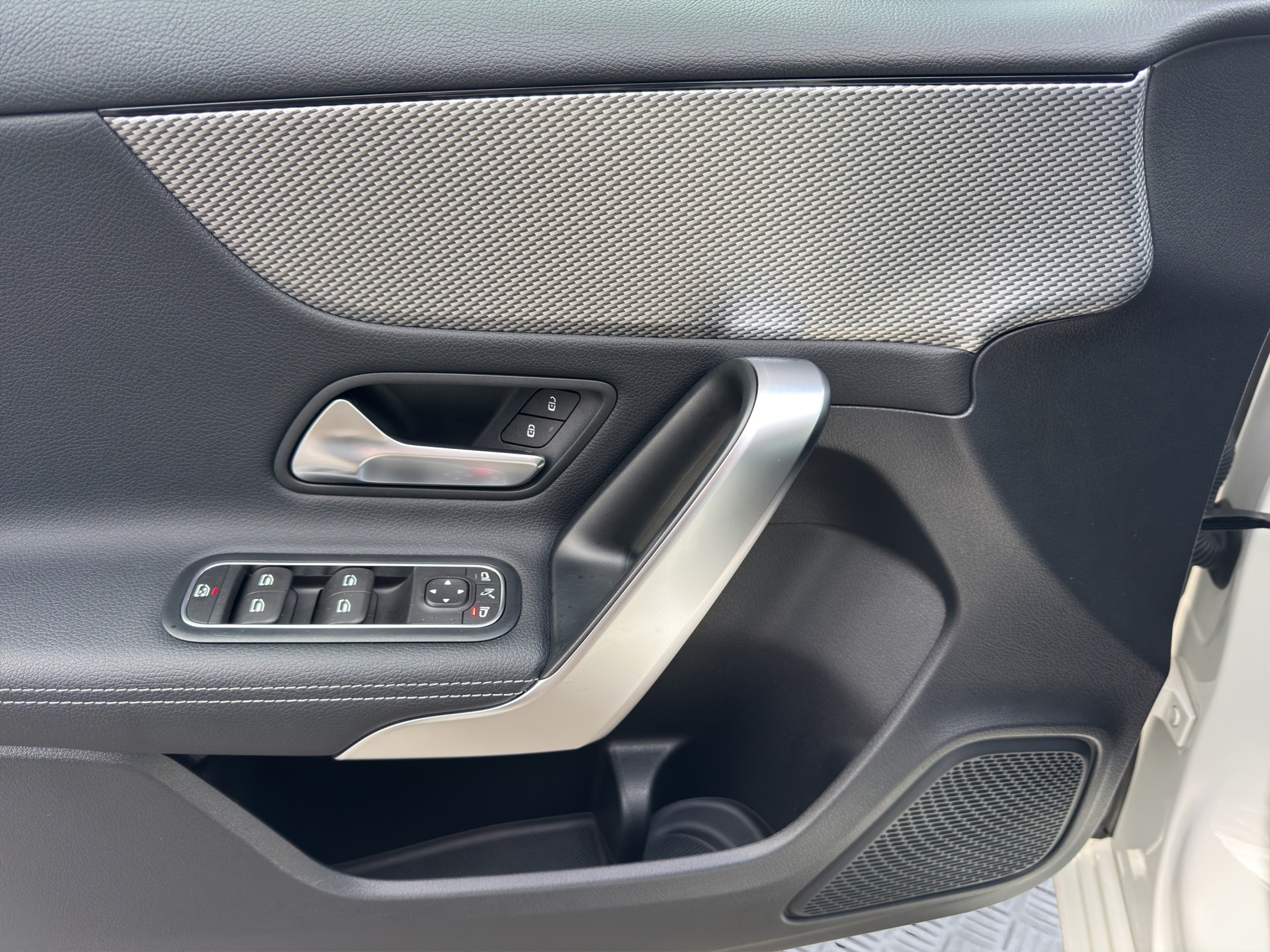 MERCEDES-BENZ A 180 Night Star 7G-DCT-image-7