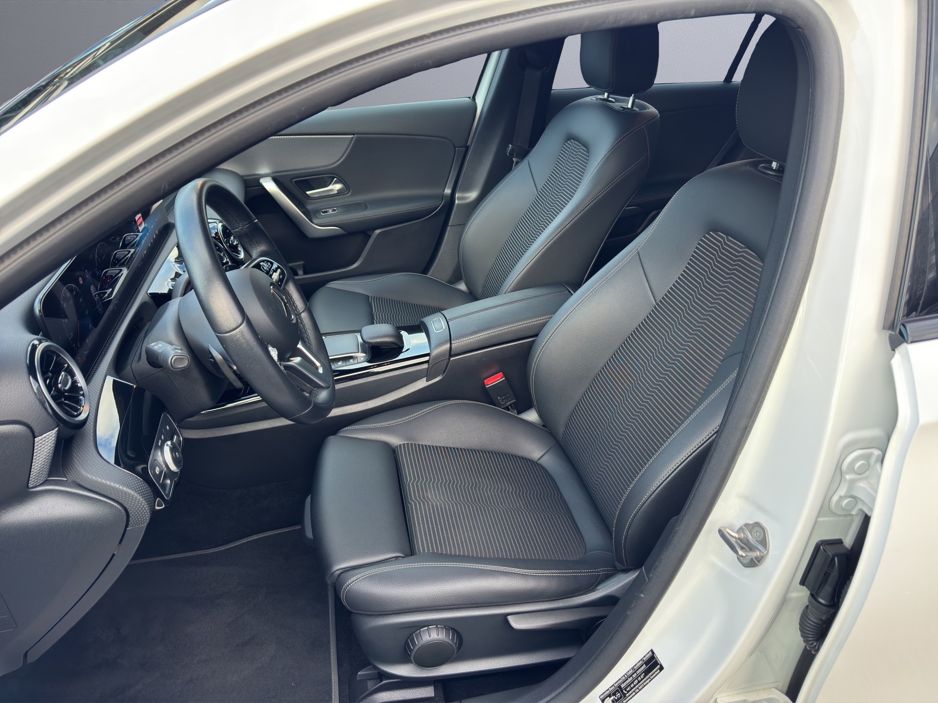 MERCEDES-BENZ A 180 Night Star 7G-DCT-image-8