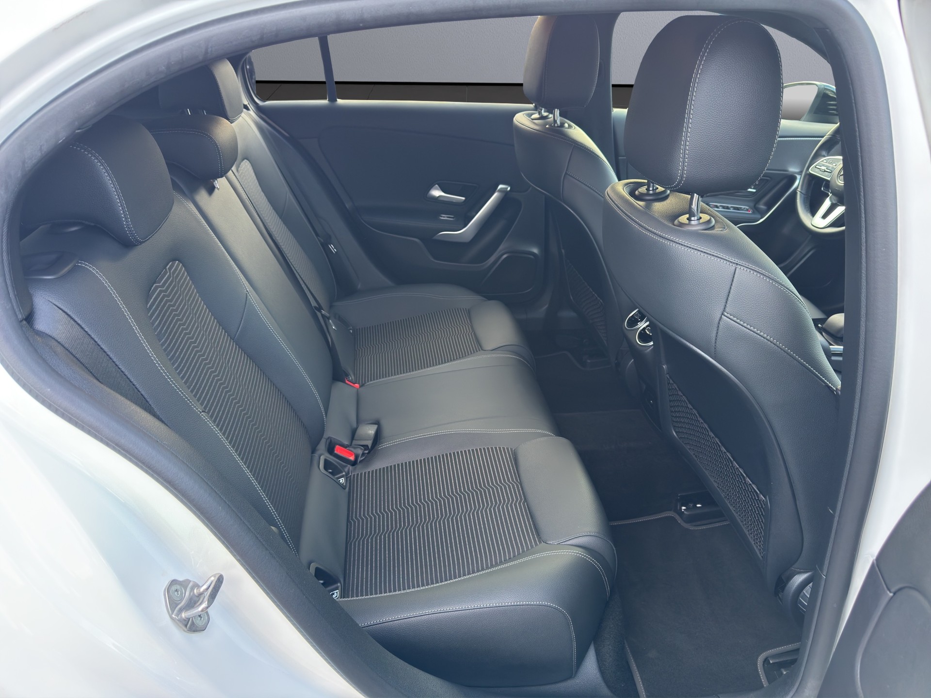 MERCEDES-BENZ A 180 Night Star 7G-DCT-image-14