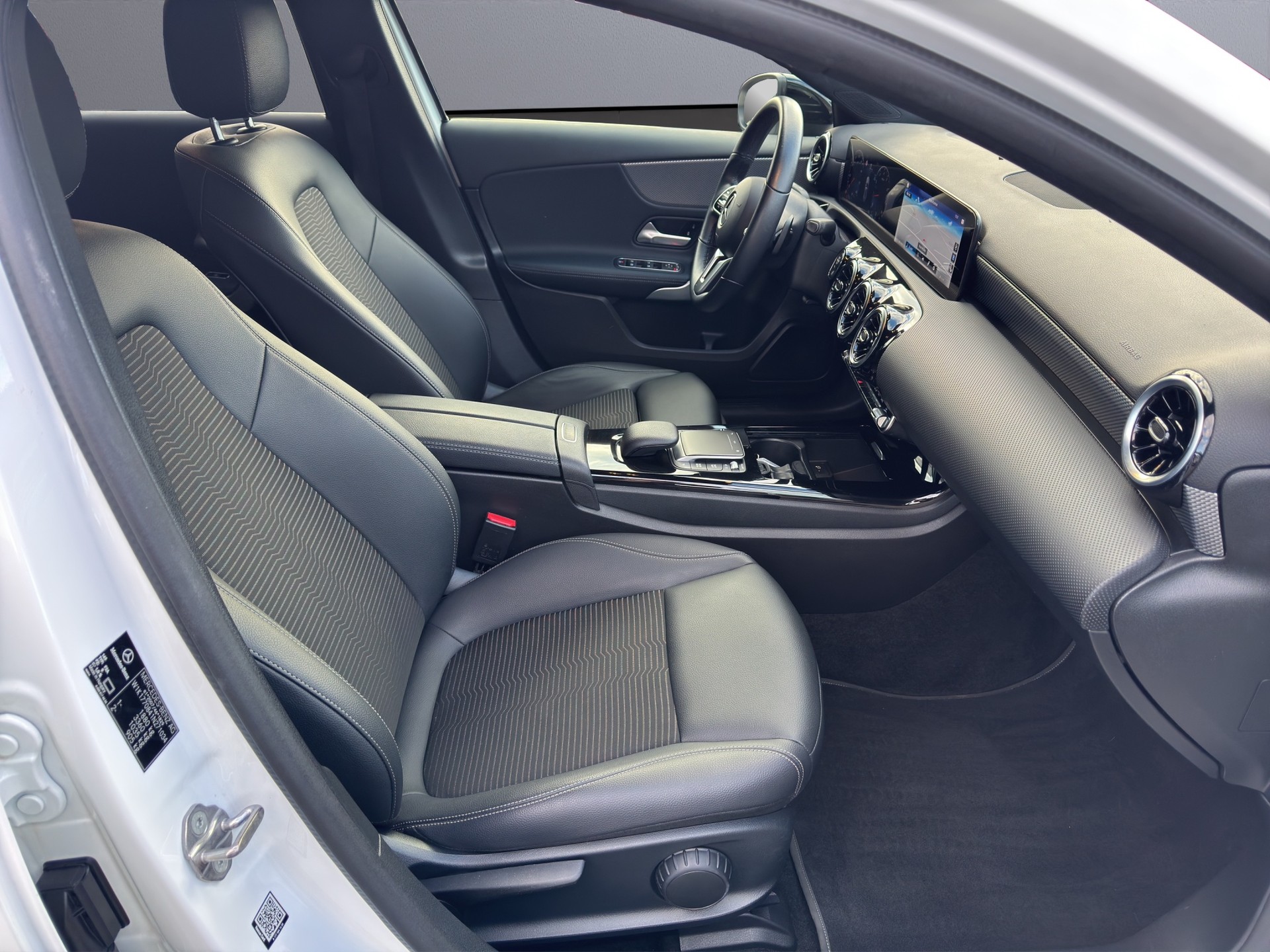 MERCEDES-BENZ A 180 Night Star 7G-DCT-image-13