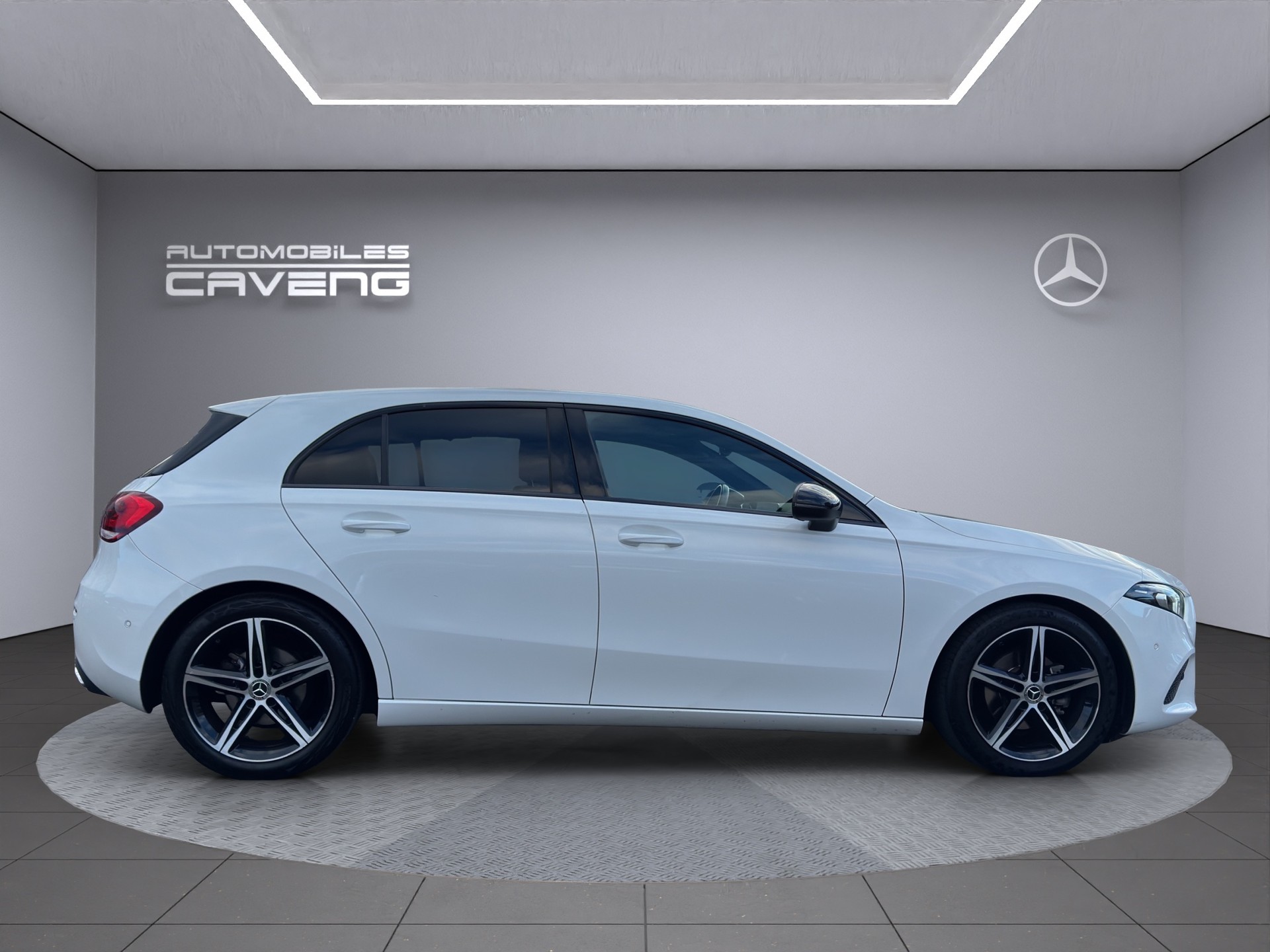 MERCEDES-BENZ A 180 Night Star 7G-DCT-image-4