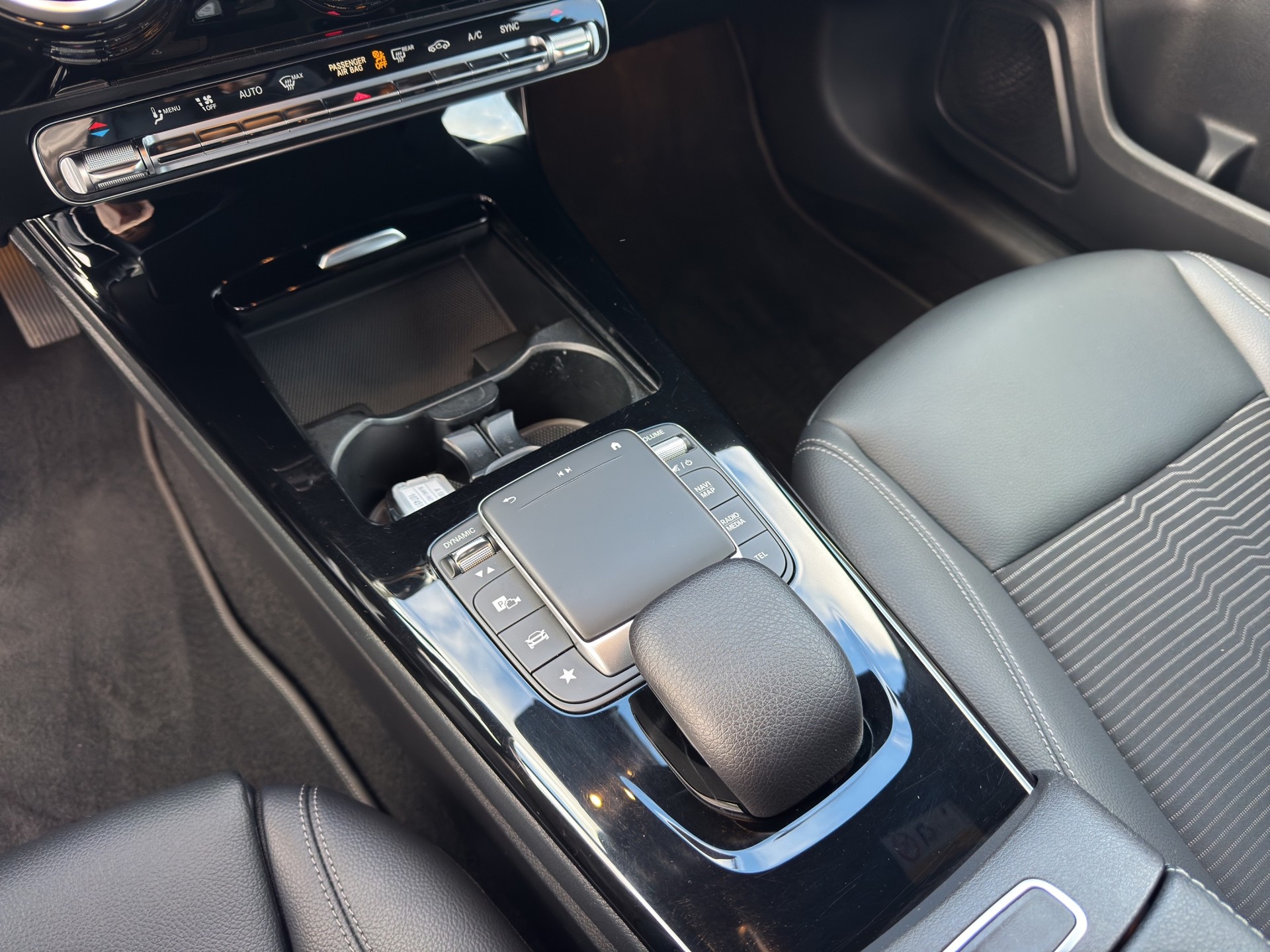 MERCEDES-BENZ A 180 Night Star 7G-DCT-image-11