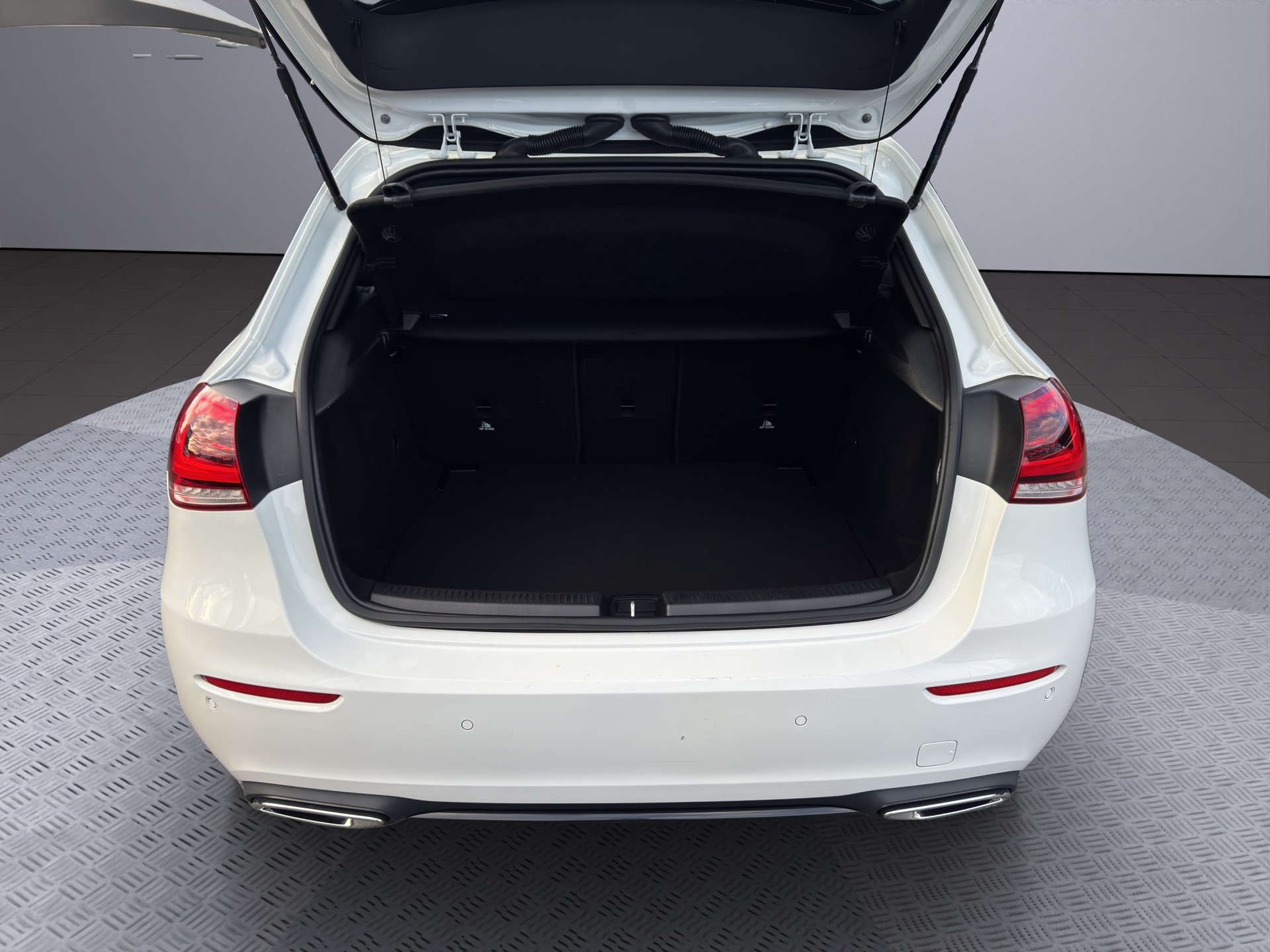 MERCEDES-BENZ A 180 Night Star 7G-DCT-image-15