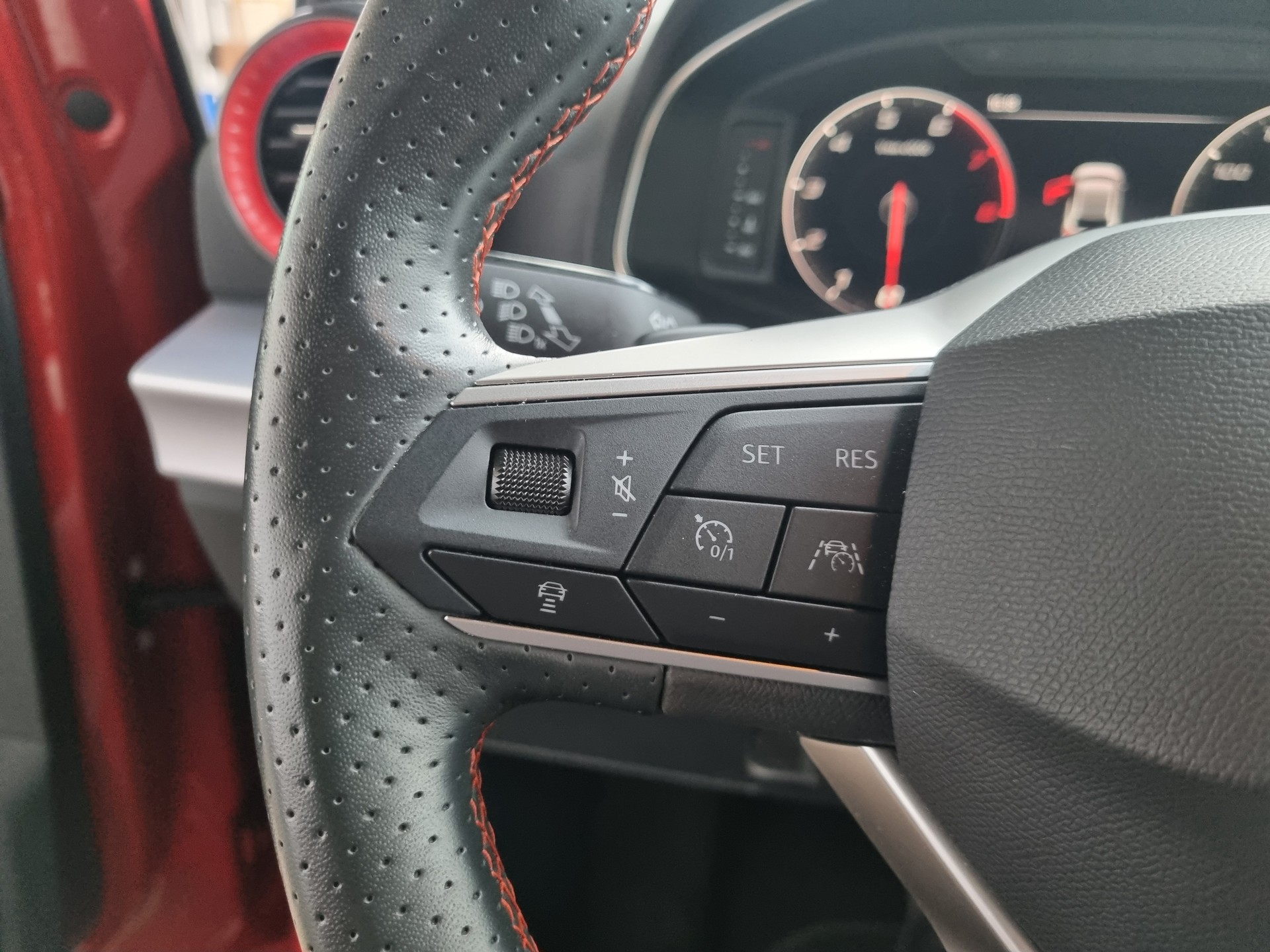 SEAT Ibiza 1.0 EcoTSI Hola FR DSG-image-11