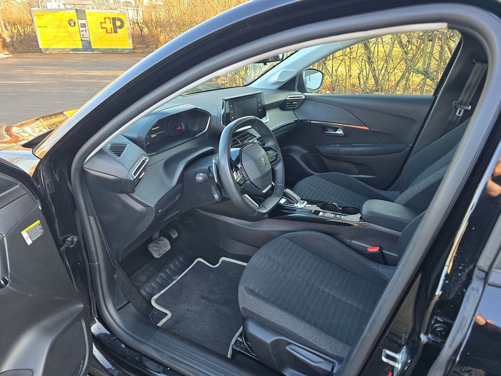 PEUGEOT 208 1.2 PureTech 100 Active Pack-image-12