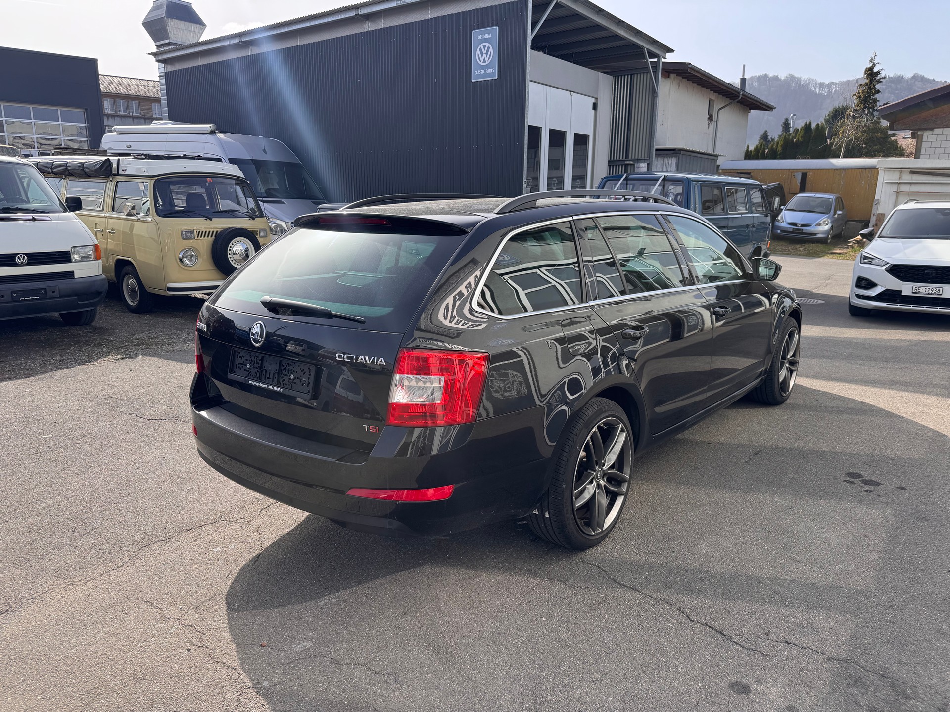 SKODA Octavia Combi 1.8 TSI Ambition-image-2