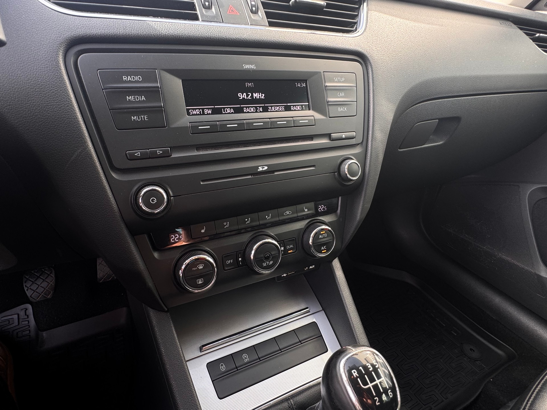 SKODA Octavia Combi 1.8 TSI Ambition-image-11