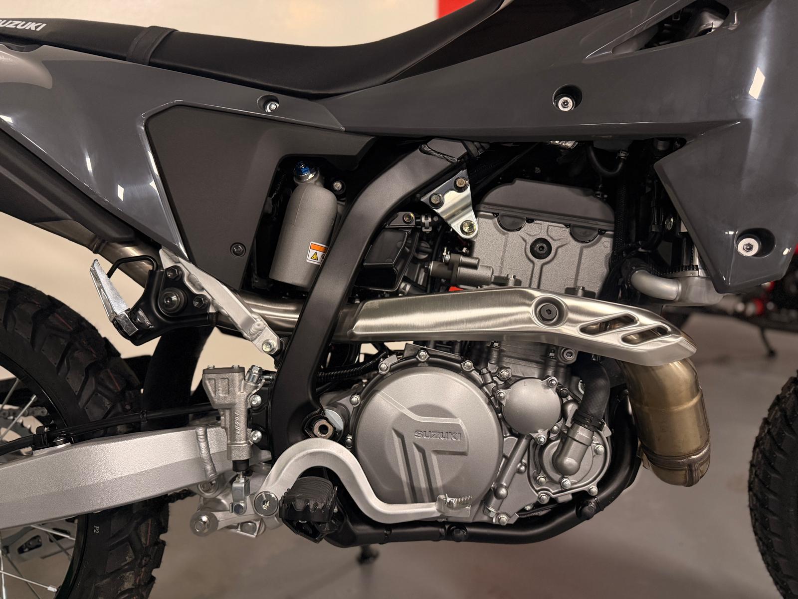 SUZUKI DR-Z4S-image-9