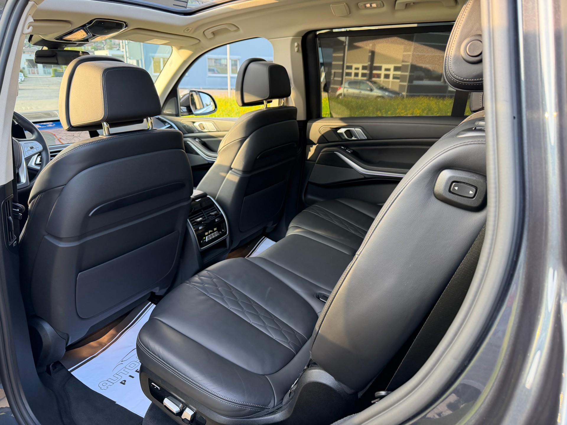 BMW 340 PS. X7 X-DRIVE 48V 40d STEPTRONIC. CH WAGEN. TOP AUSSTATTUNG !! PANORAMA + 7 PLÄTZER + AHK 3500. NEU AB MFK NEU AB SERVICE.-image-35