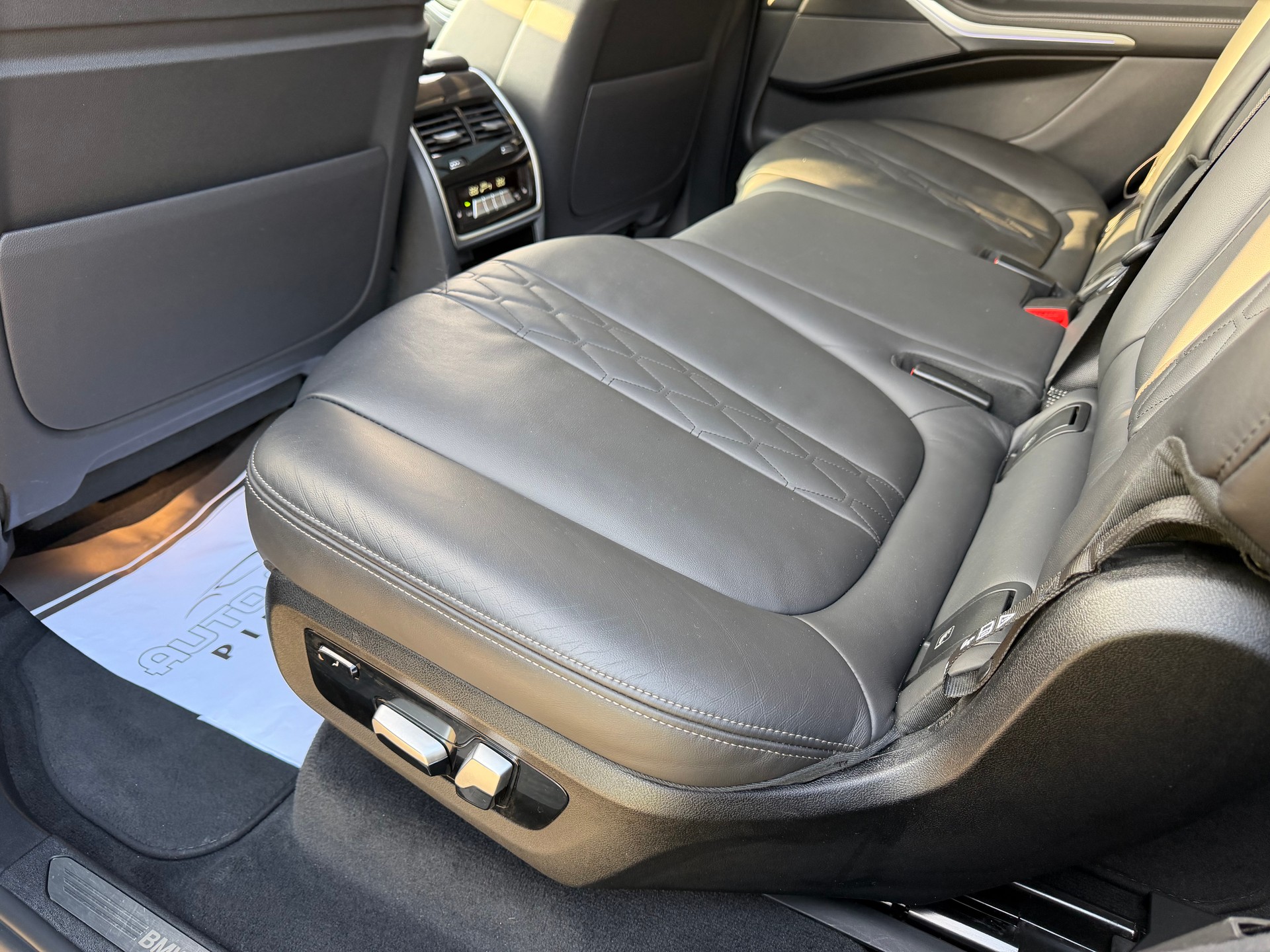 BMW 340 PS. X7 X-DRIVE 48V 40d STEPTRONIC. CH WAGEN. TOP AUSSTATTUNG !! PANORAMA + 7 PLÄTZER + AHK 3500. NEU AB MFK NEU AB SERVICE.-image-55