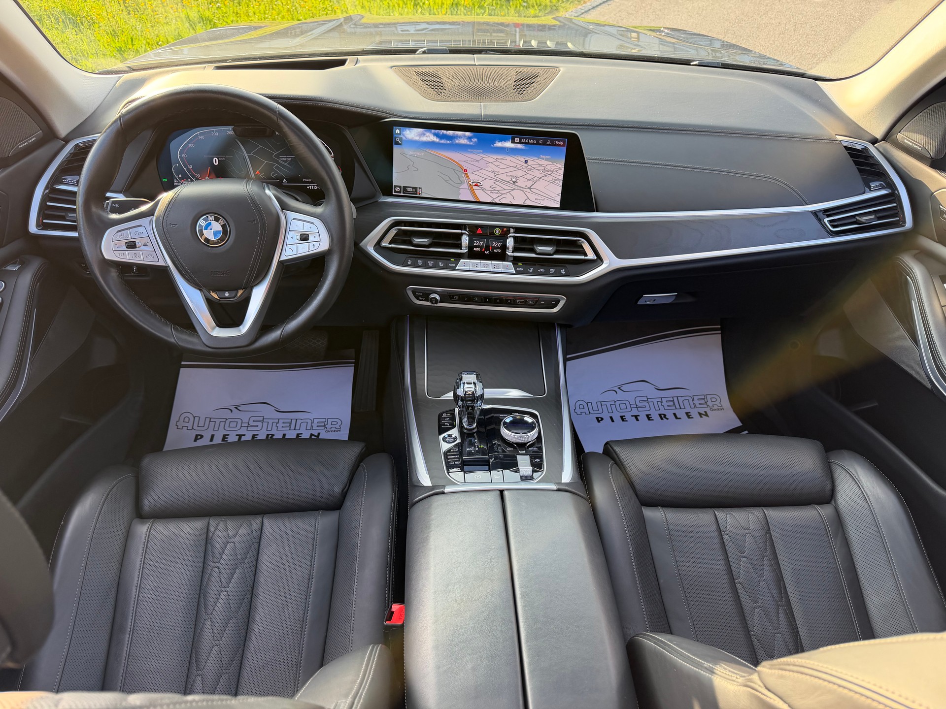BMW 340 PS. X7 X-DRIVE 48V 40d STEPTRONIC. CH WAGEN. TOP AUSSTATTUNG !! PANORAMA + 7 PLÄTZER + AHK 3500. NEU AB MFK NEU AB SERVICE.-showroom-element-3