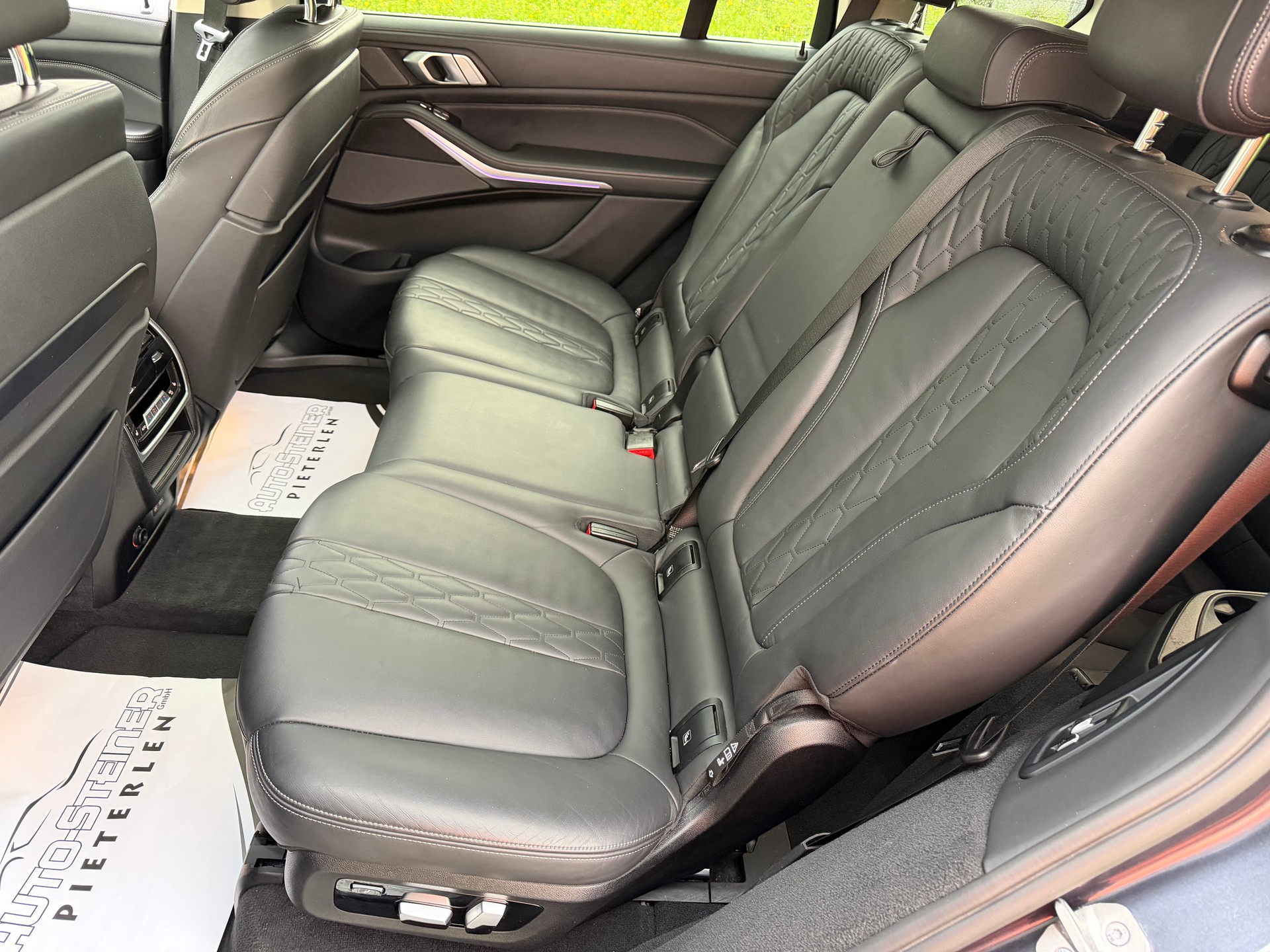 BMW 340 PS. X7 X-DRIVE 48V 40d STEPTRONIC. CH WAGEN. TOP AUSSTATTUNG !! PANORAMA + 7 PLÄTZER + AHK 3500. NEU AB MFK NEU AB SERVICE.-image-21