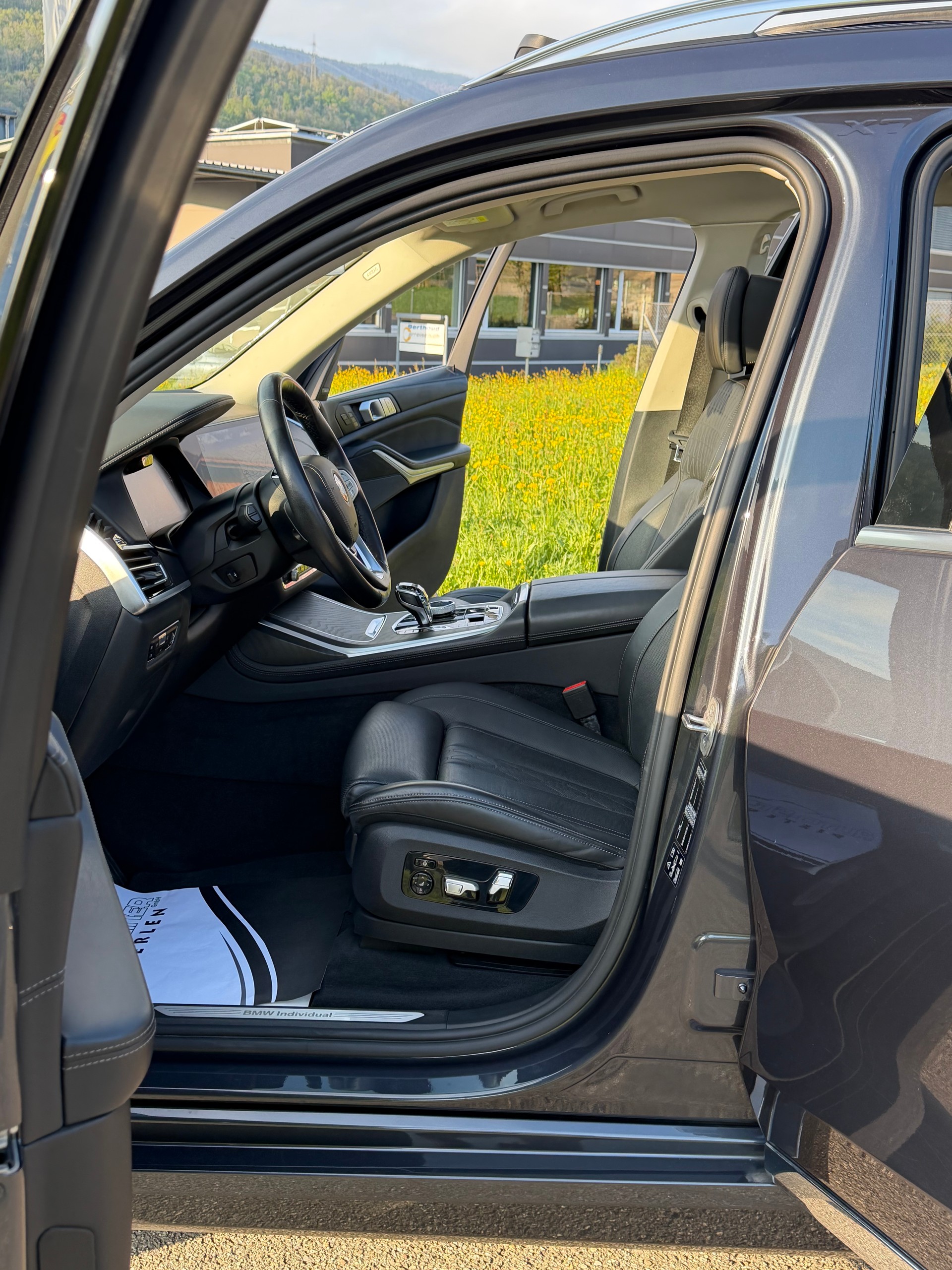 BMW 340 PS. X7 X-DRIVE 48V 40d STEPTRONIC. CH WAGEN. TOP AUSSTATTUNG !! PANORAMA + 7 PLÄTZER + AHK 3500. NEU AB MFK NEU AB SERVICE.-image-43