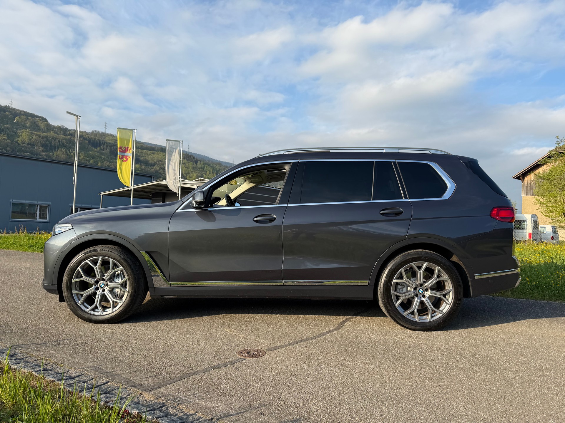 BMW 340 PS. X7 X-DRIVE 48V 40d STEPTRONIC. CH WAGEN. TOP AUSSTATTUNG !! PANORAMA + 7 PLÄTZER + AHK 3500. NEU AB MFK NEU AB SERVICE.-image-13