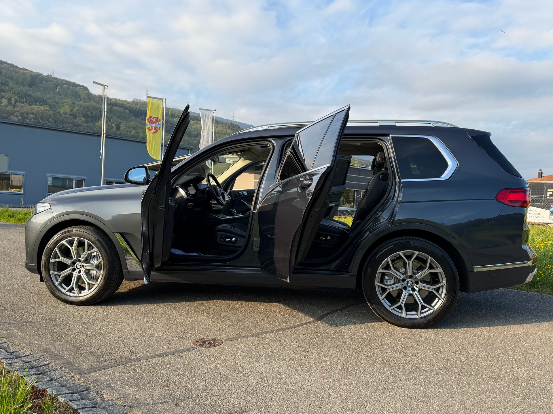 BMW 340 PS. X7 X-DRIVE 48V 40d STEPTRONIC. CH WAGEN. TOP AUSSTATTUNG !! PANORAMA + 7 PLÄTZER + AHK 3500. NEU AB MFK NEU AB SERVICE.-image-14