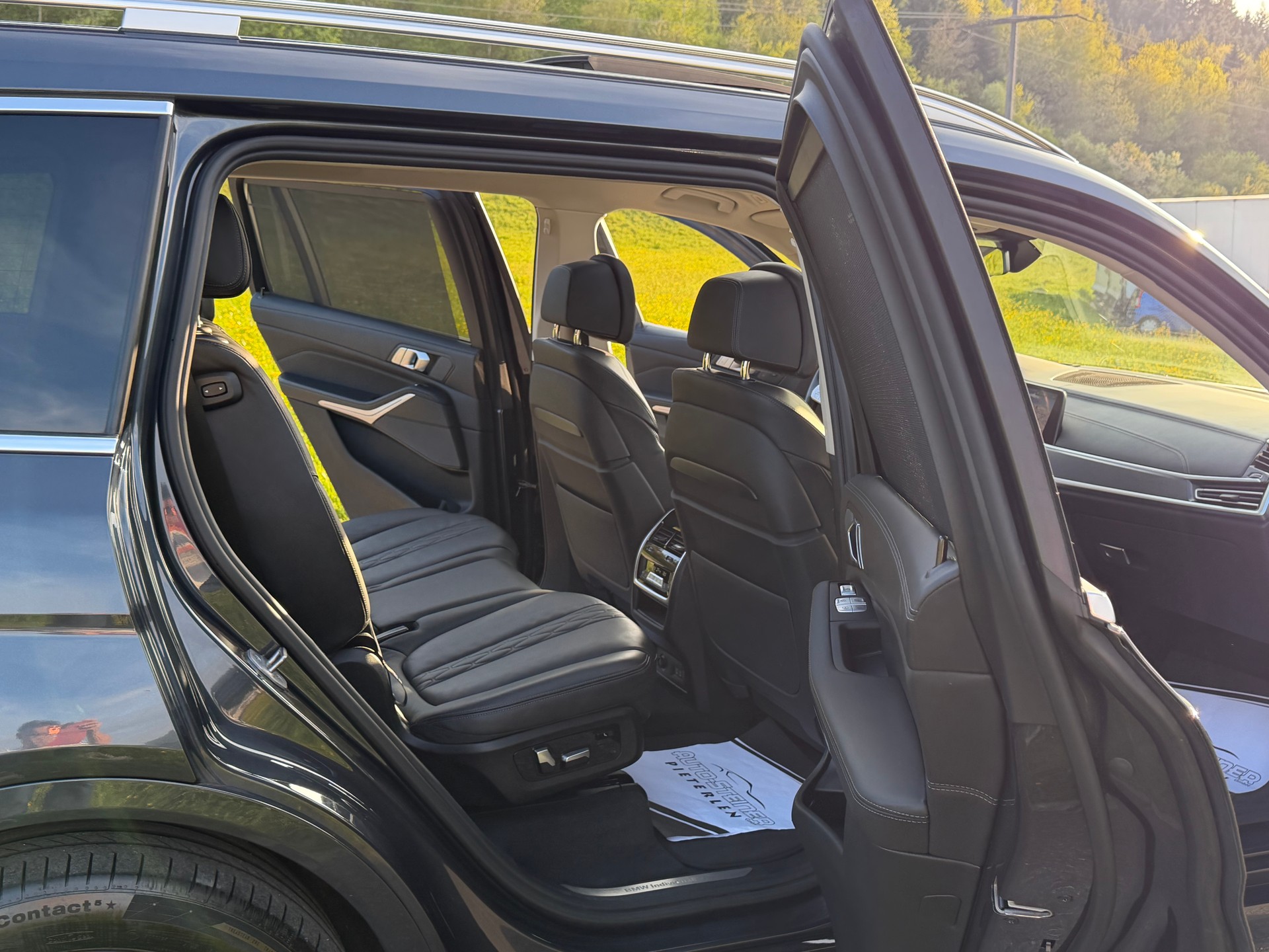 BMW 340 PS. X7 X-DRIVE 48V 40d STEPTRONIC. CH WAGEN. TOP AUSSTATTUNG !! PANORAMA + 7 PLÄTZER + AHK 3500. NEU AB MFK NEU AB SERVICE.-image-45