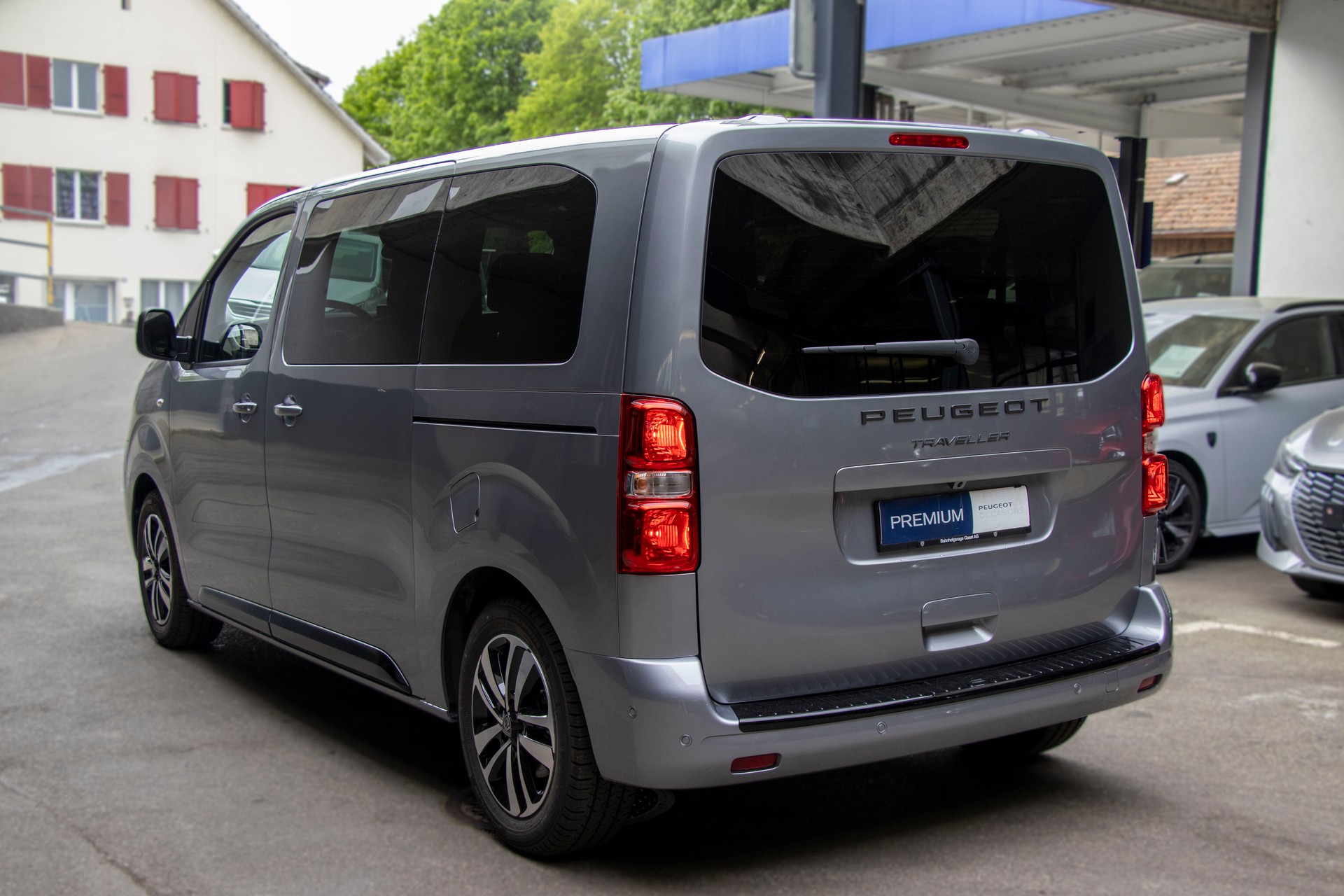 PEUGEOT Traveller 2.0 BlueHDi Business VIP Standard EAT8-showroom-element-1