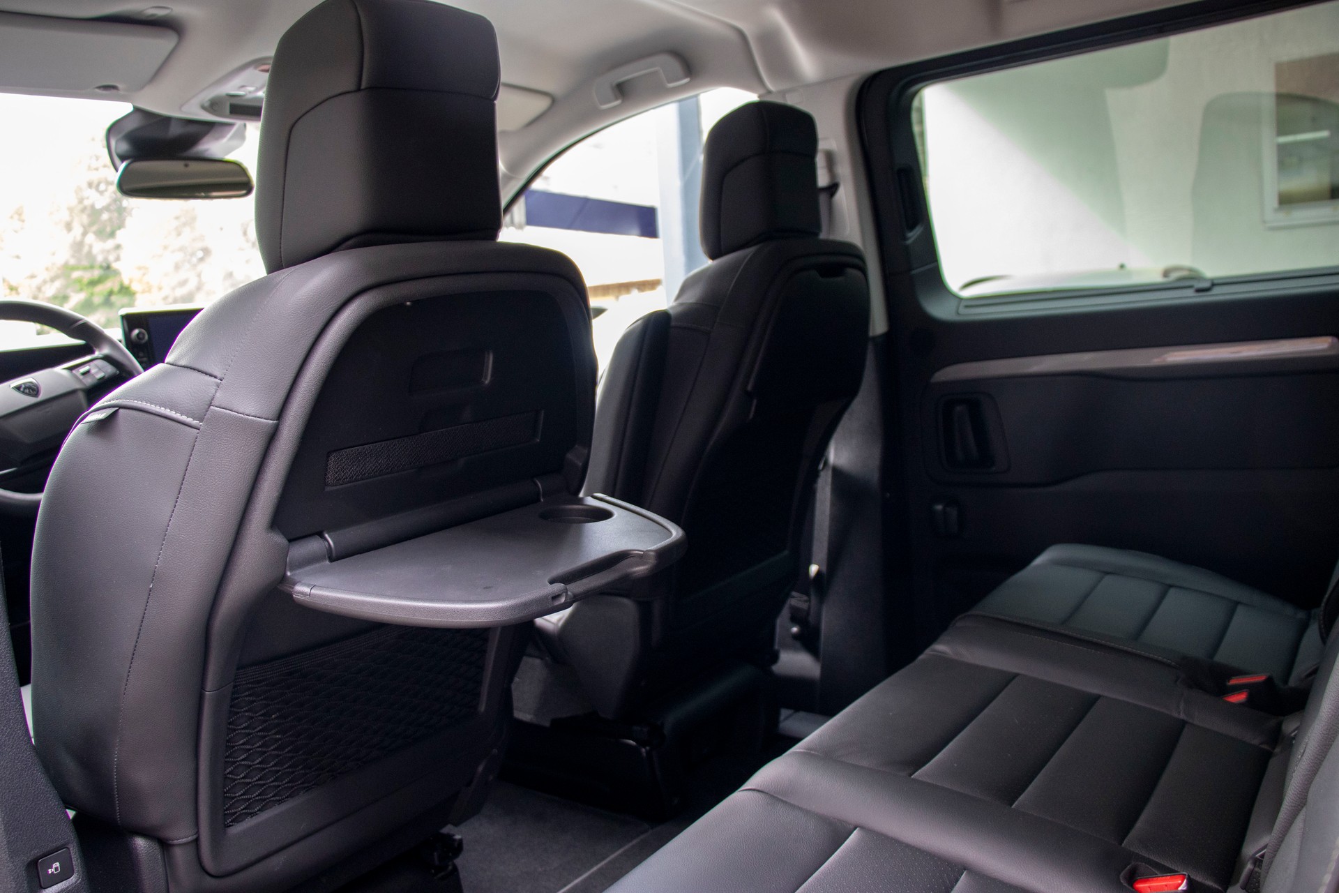 PEUGEOT Traveller 2.0 BlueHDi Business VIP Standard EAT8-image-13
