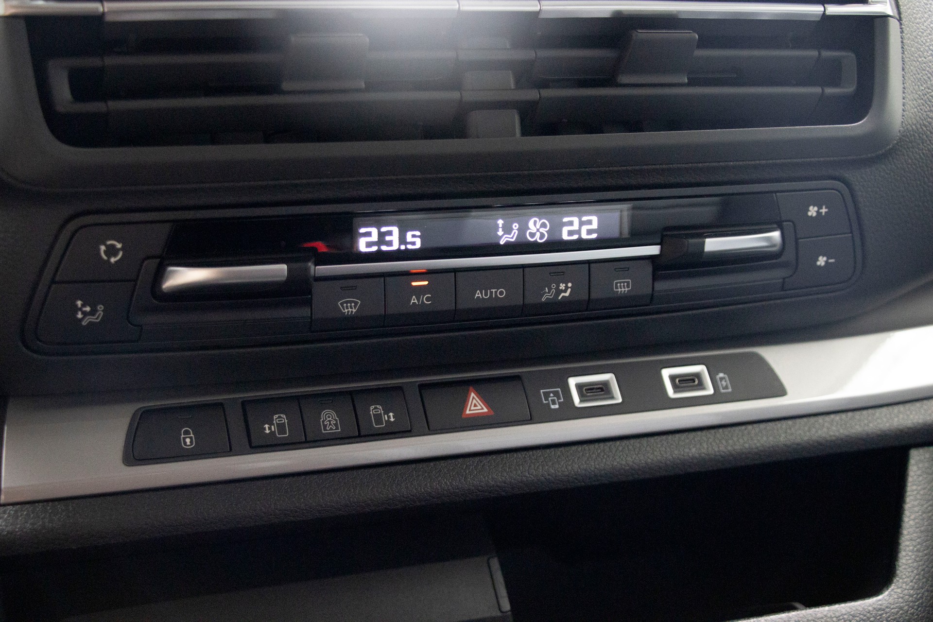 PEUGEOT Traveller 2.0 BlueHDi Business VIP Standard EAT8-image-10