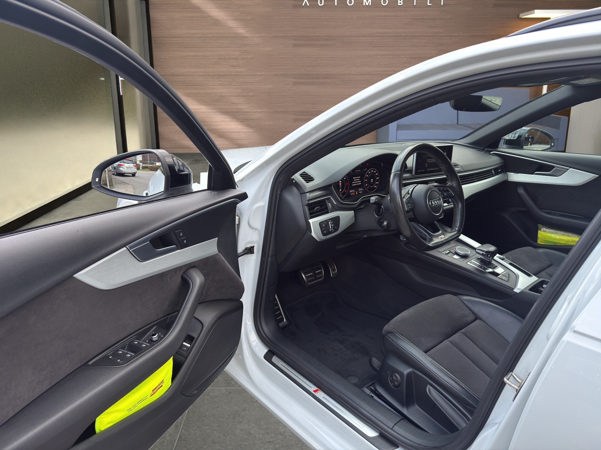 AUDI A4 Avant 2.0 TDI Sport S-tronic-image-11